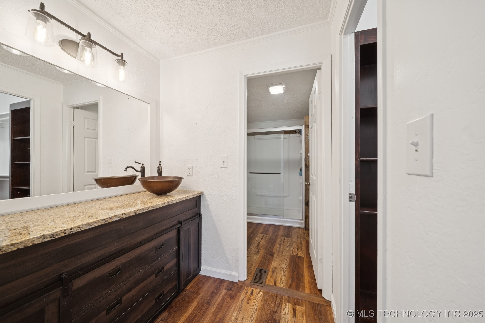 Henryetta, Oklahoma, 74437, United States, 3 Bedrooms Bedrooms, ,2 BathroomsBathrooms,Residential,For Sale,1907675