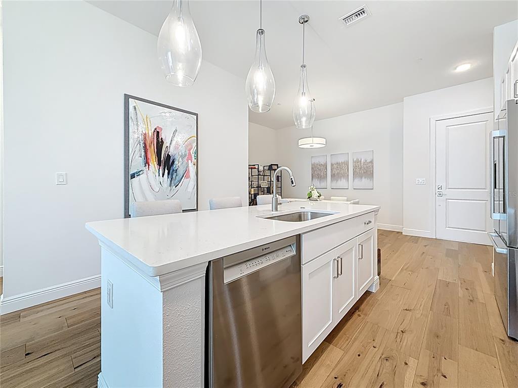 St Petersburg, Florida, 33701, United States, 2 Bedrooms Bedrooms, ,2 BathroomsBathrooms,Residential,For Sale,1889931
