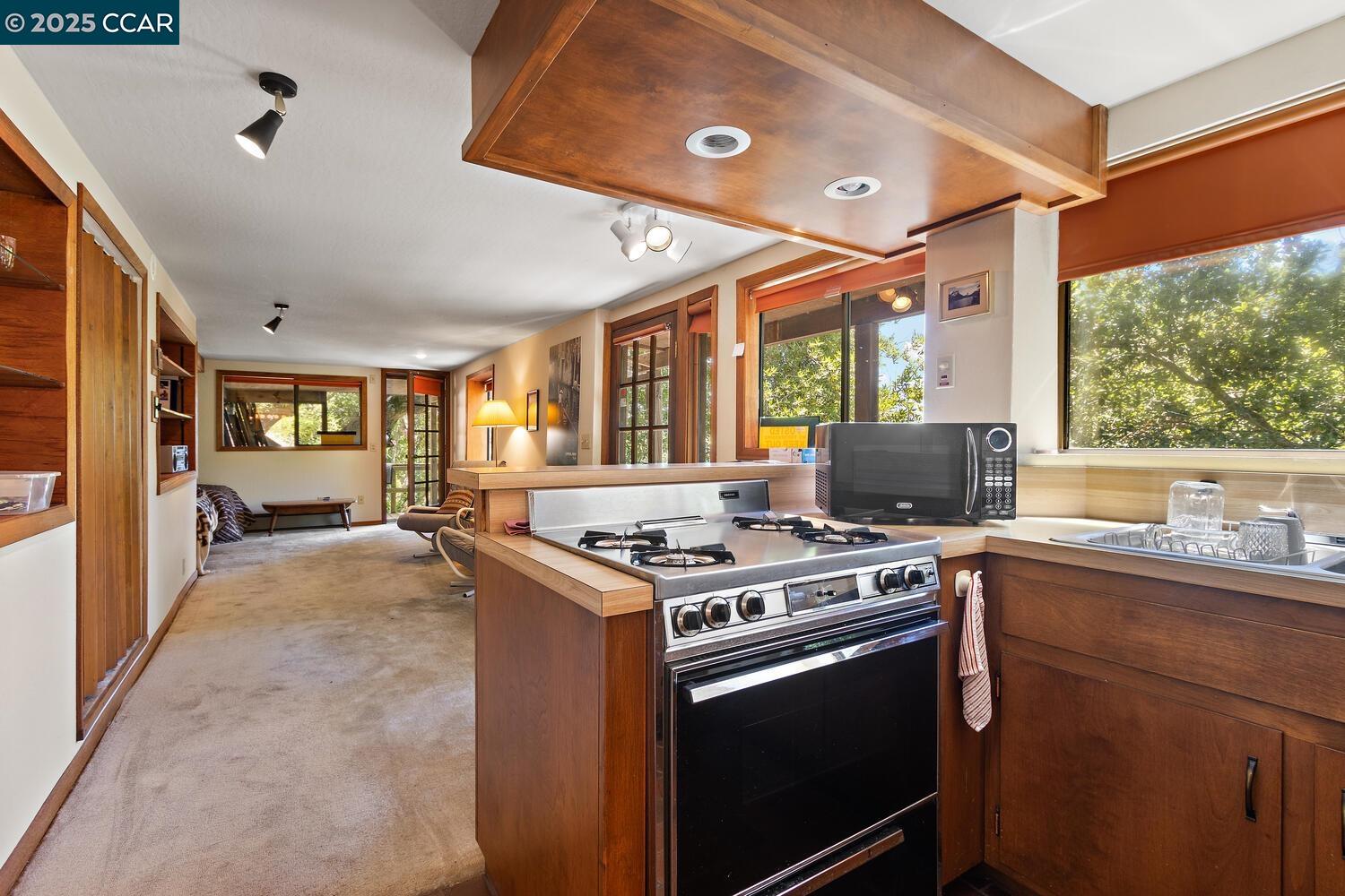 Orinda, California, 94563, United States, 6 Bedrooms Bedrooms, ,4 BathroomsBathrooms,Residential,For Sale,1838160