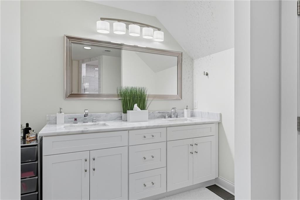 Alpharetta, Georgia, 30005, United States, 4 Bedrooms Bedrooms, ,6 BathroomsBathrooms,Residential,For Sale,1983404