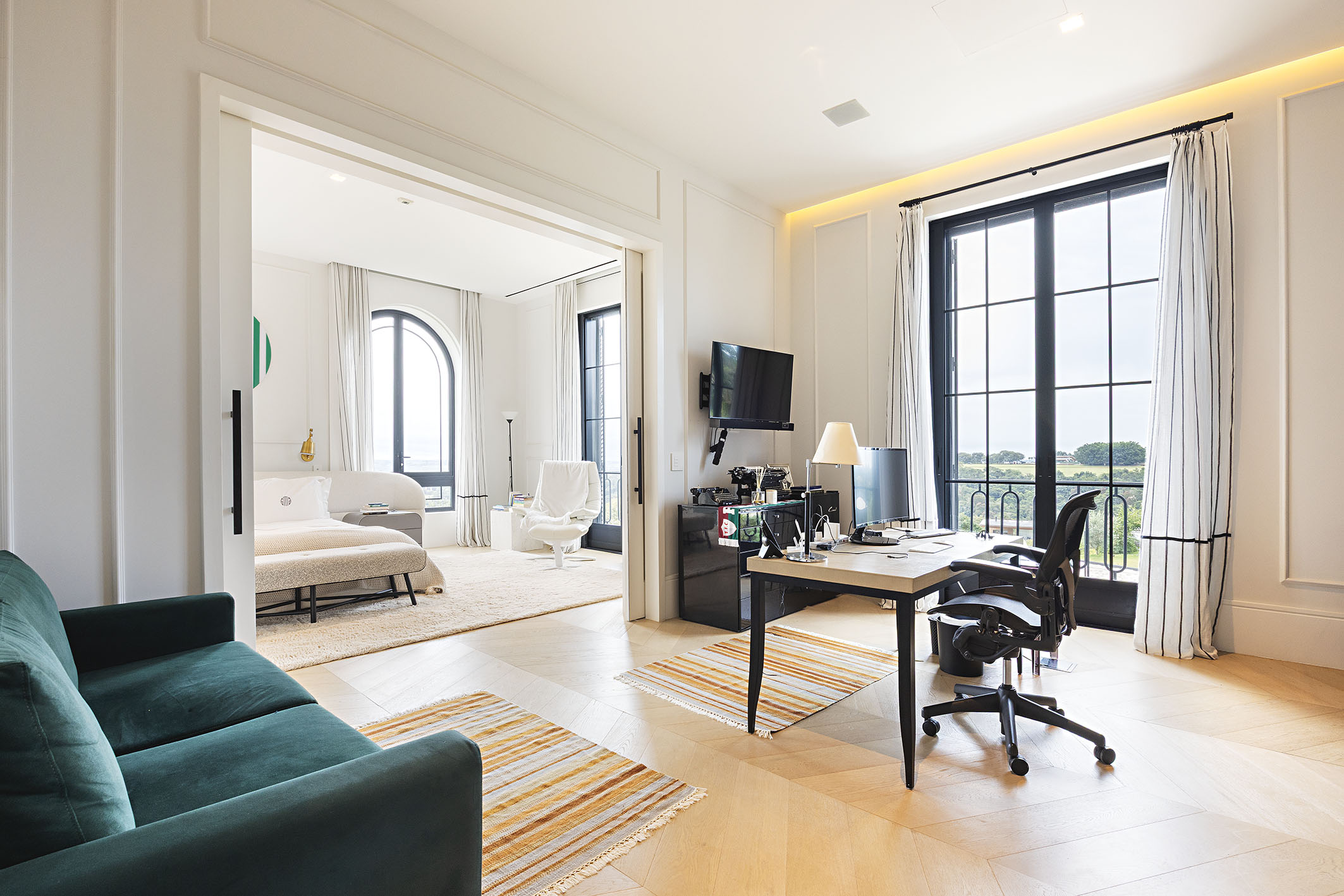  French-Inspired Residence on an Expansive Estate at Fazenda Boa Vista - 物件實景