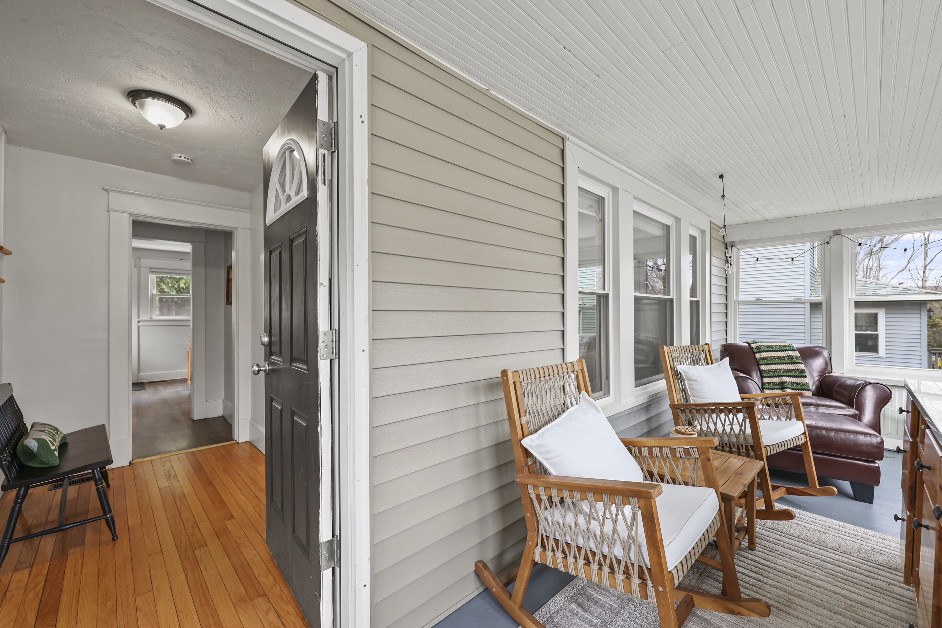  Sunlit, Well-Kept Home with Easy Flow and Quiet Setting - 物件實景