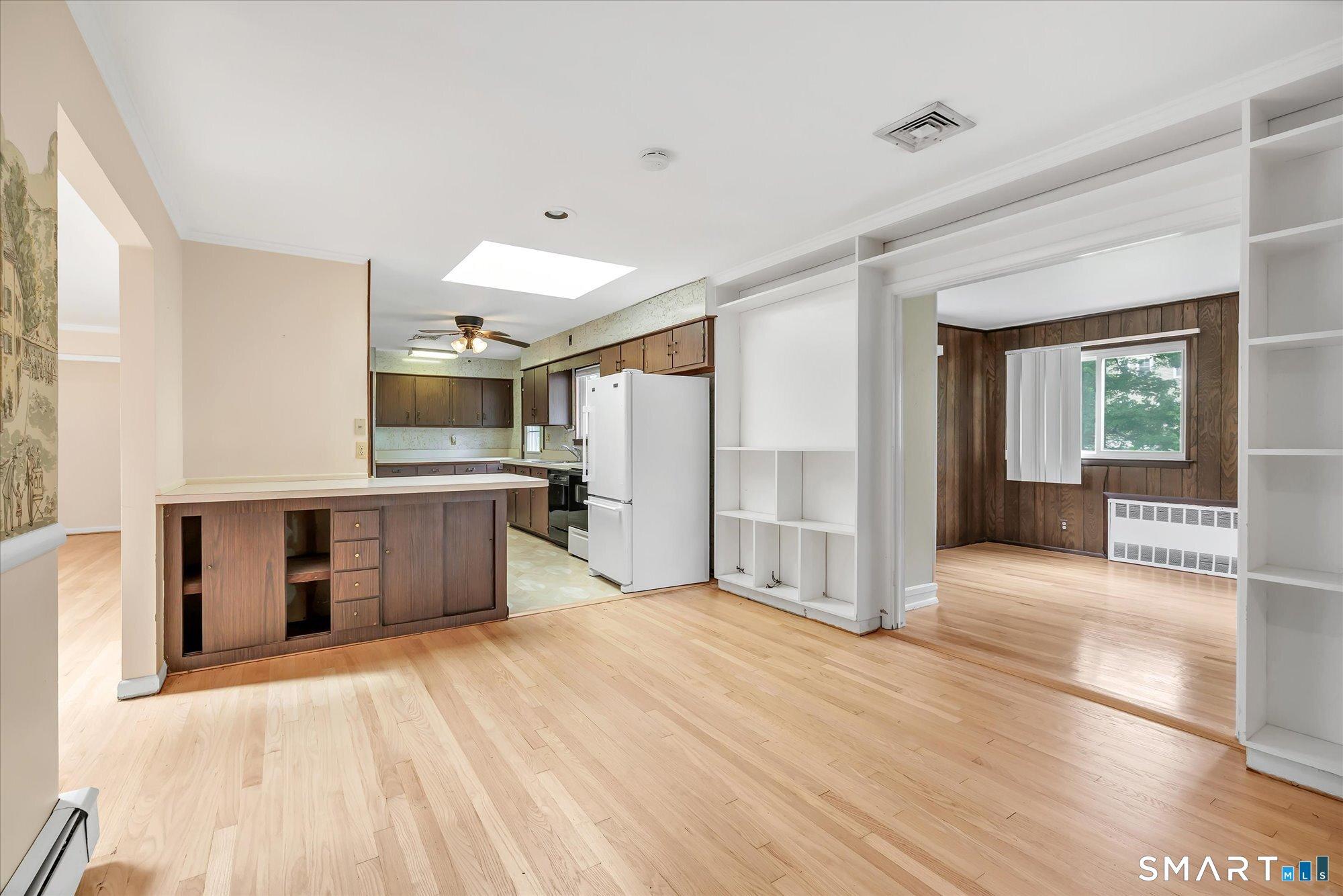 Trumbull, Connecticut, 06611, United States, 3 Bedrooms Bedrooms, ,2 BathroomsBathrooms,Residential,For Sale,2048685