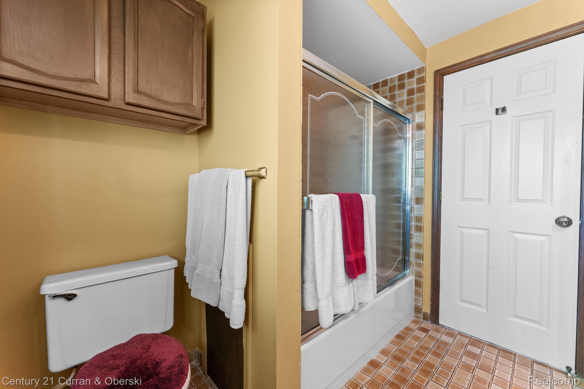 Novi, Michigan, 48375, United States, 4 Bedrooms Bedrooms, ,3 BathroomsBathrooms,Residential,For Sale,2048912