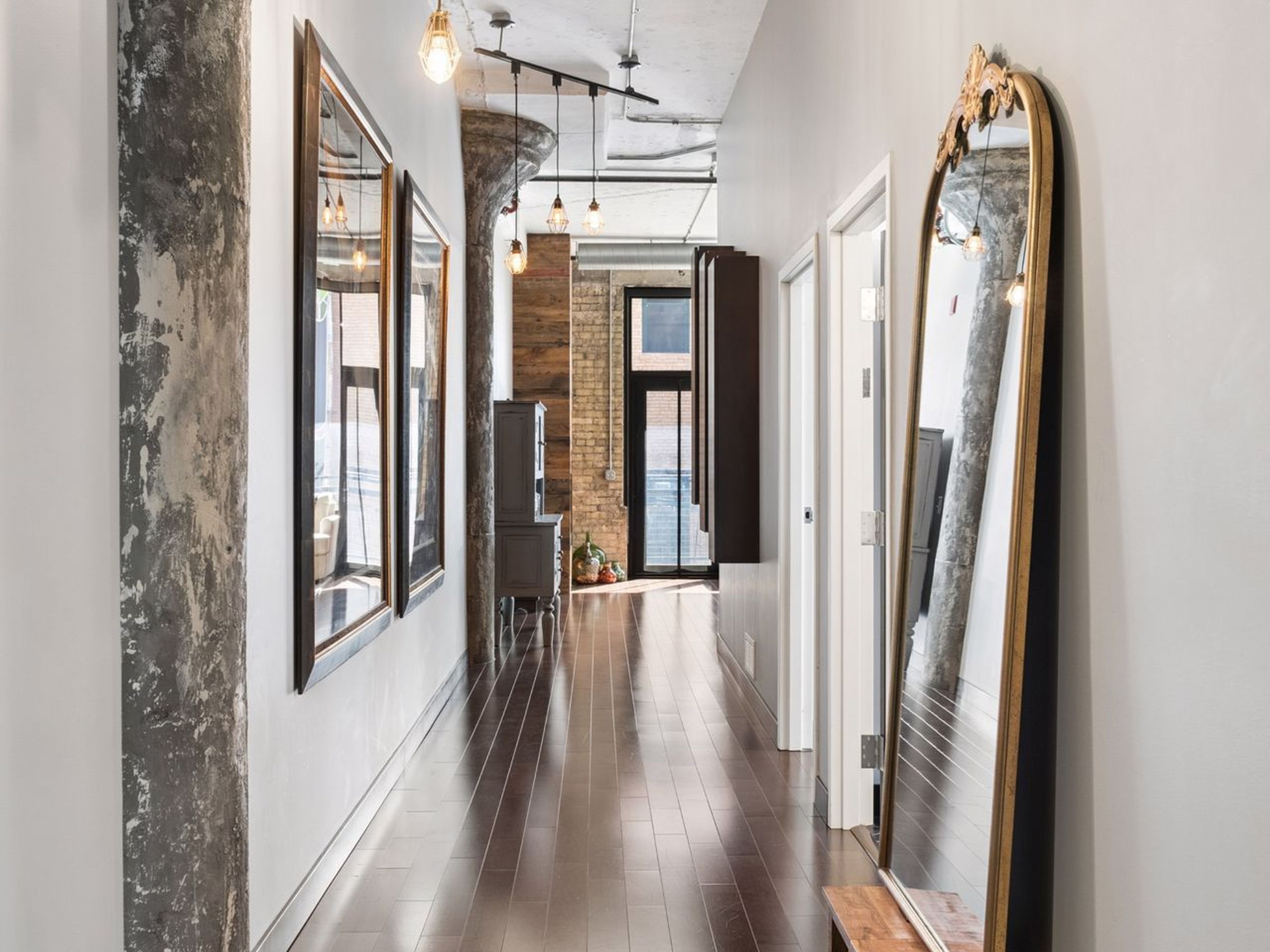  Iconic Corner Loft in Coveted North Loop - 物件實景