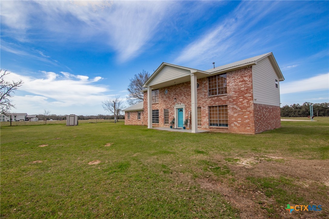 Hallettsville, Texas, 77964, United States, 4 Bedrooms Bedrooms, ,3 BathroomsBathrooms,Residential,For Sale,1988312