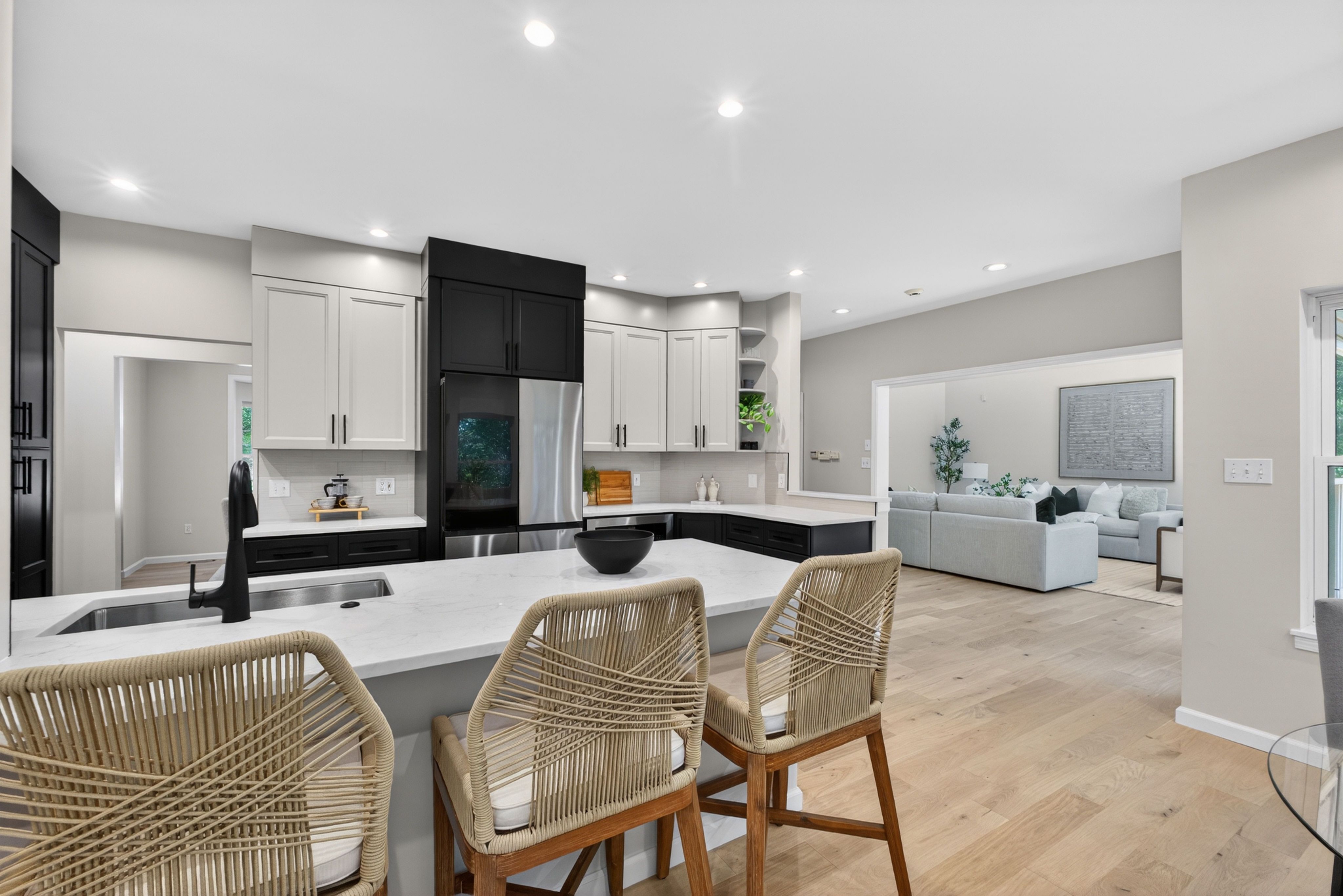  Welcome to Oak Bluff: Nature’s Serenity Meets Elegant Living - 物件實景