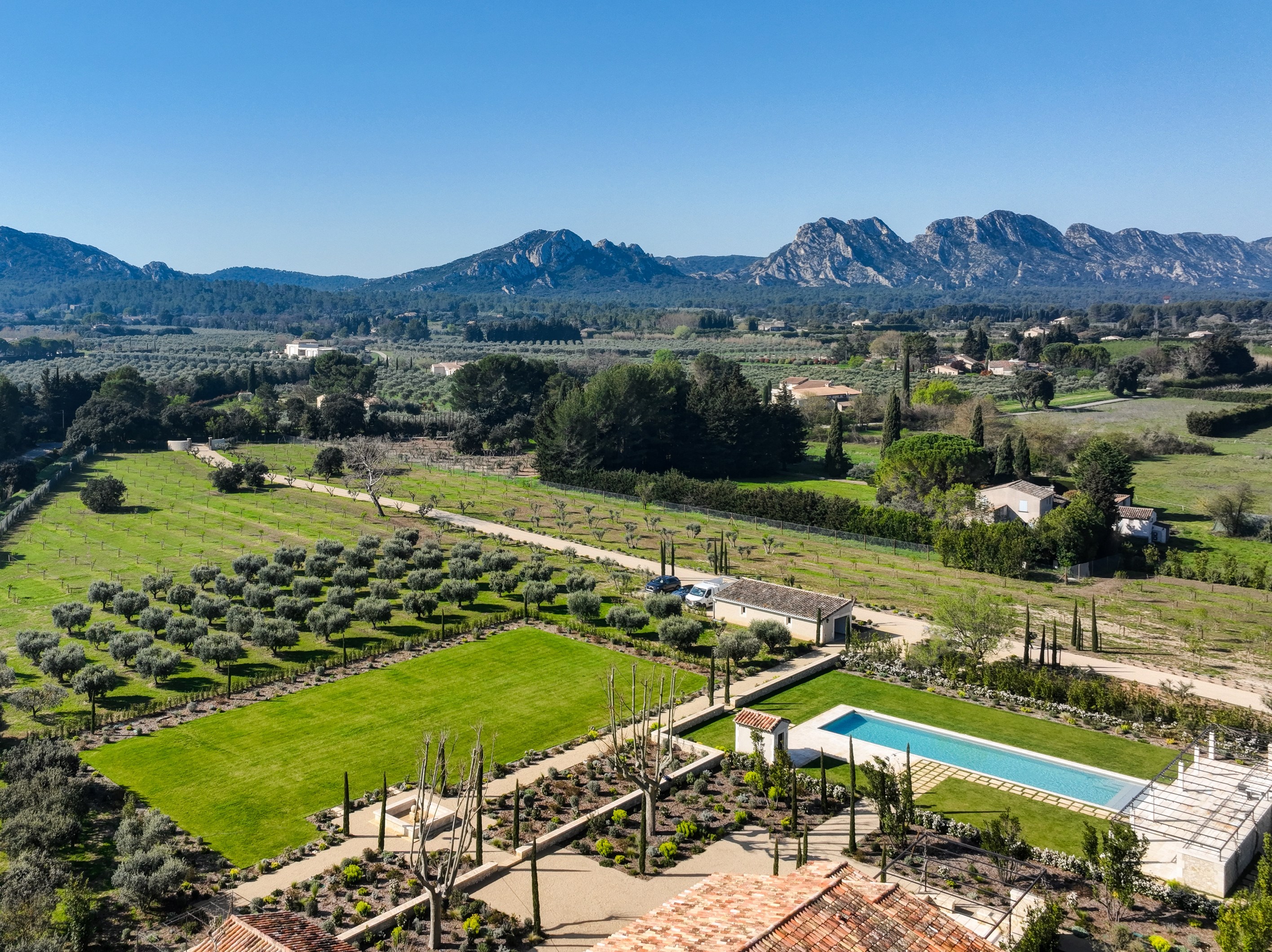  Renovated stone farmhouse with stunning views of the Alpilles, tennis court and… - 物件實景