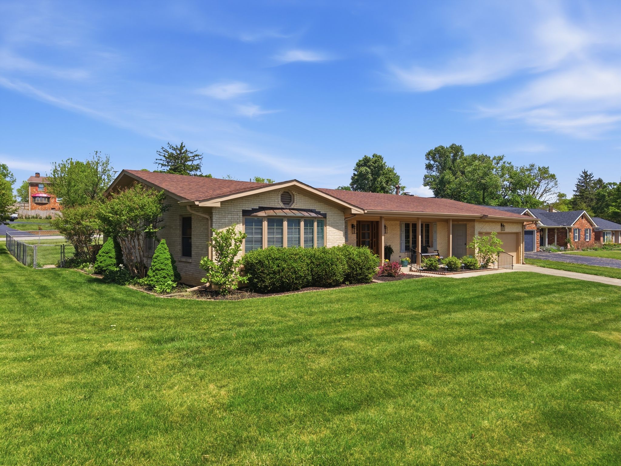  697 Cindy Blair Way - 物件實景