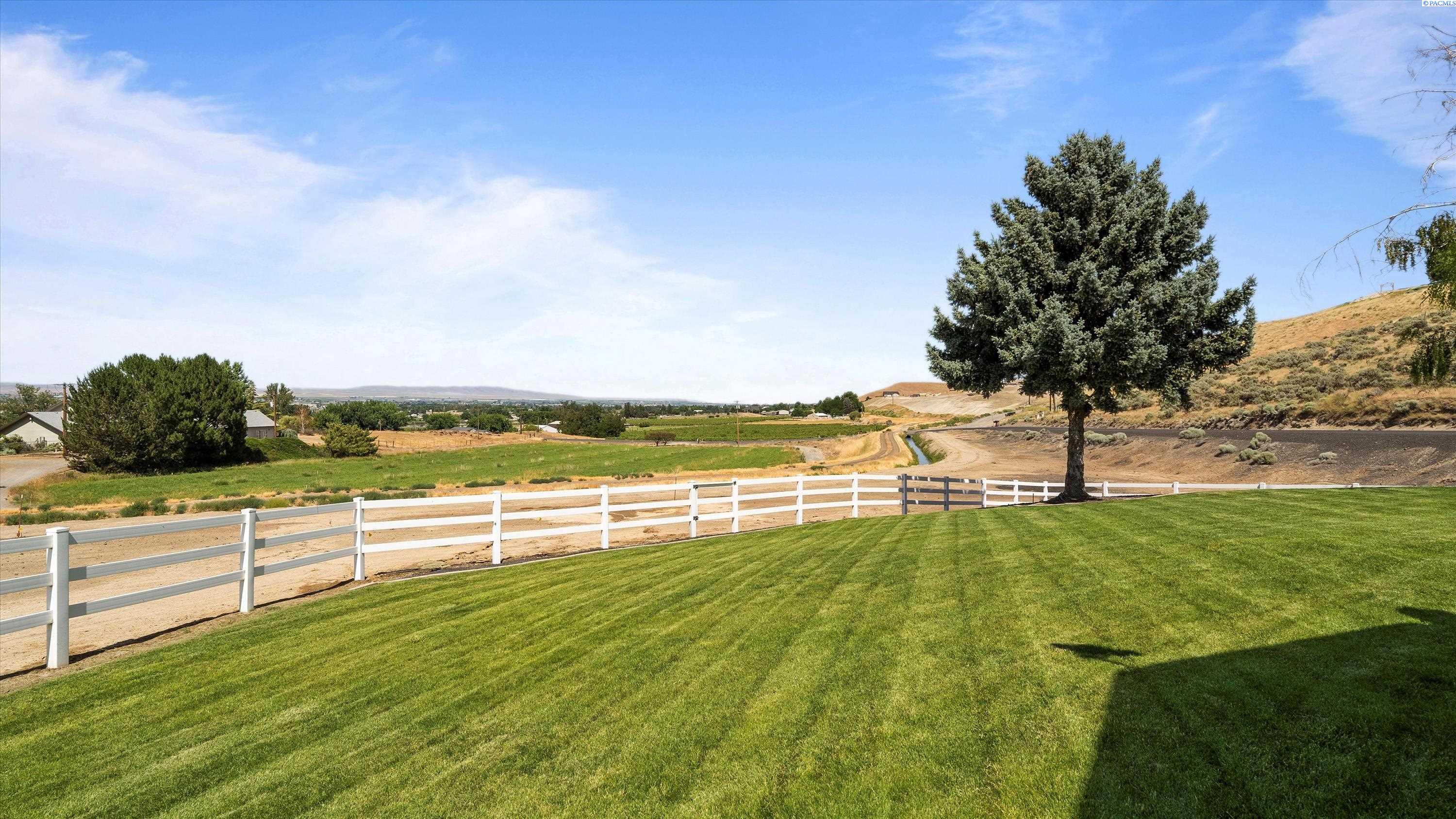 Prosser, Washington, 99350, United States, 3 Bedrooms Bedrooms, ,3 BathroomsBathrooms,Residential,For Sale,1867442