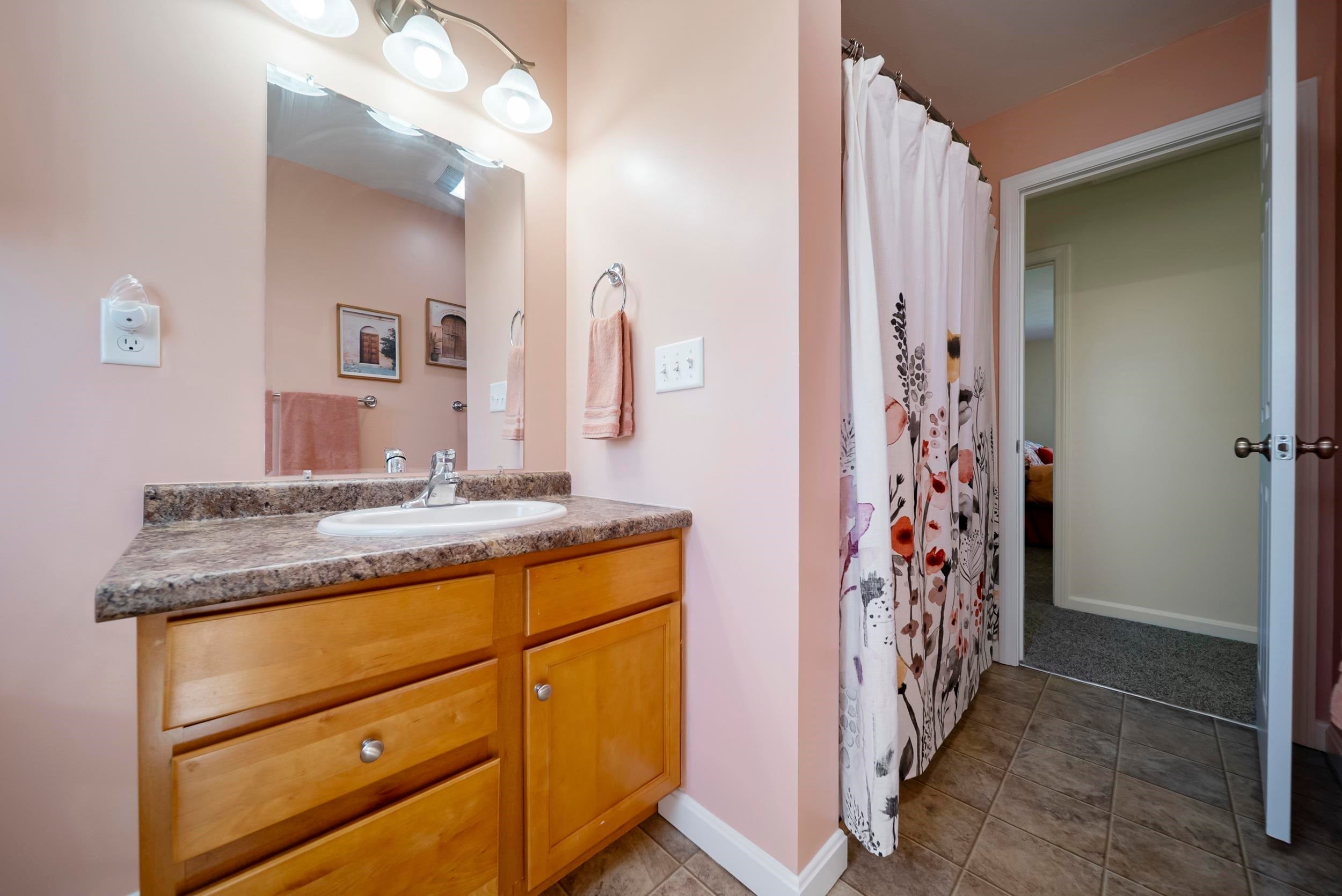 Hooksett, New Hampshire, 03106, United States, 3 Bedrooms Bedrooms, ,2 BathroomsBathrooms,Residential,For Sale,1942312