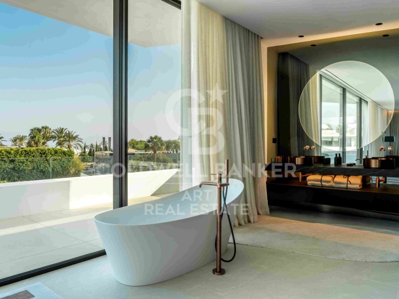 Marbella, Andalusia, ES, 5 Bedrooms Bedrooms, ,5 BathroomsBathrooms,Residential,For Sale,1805166
