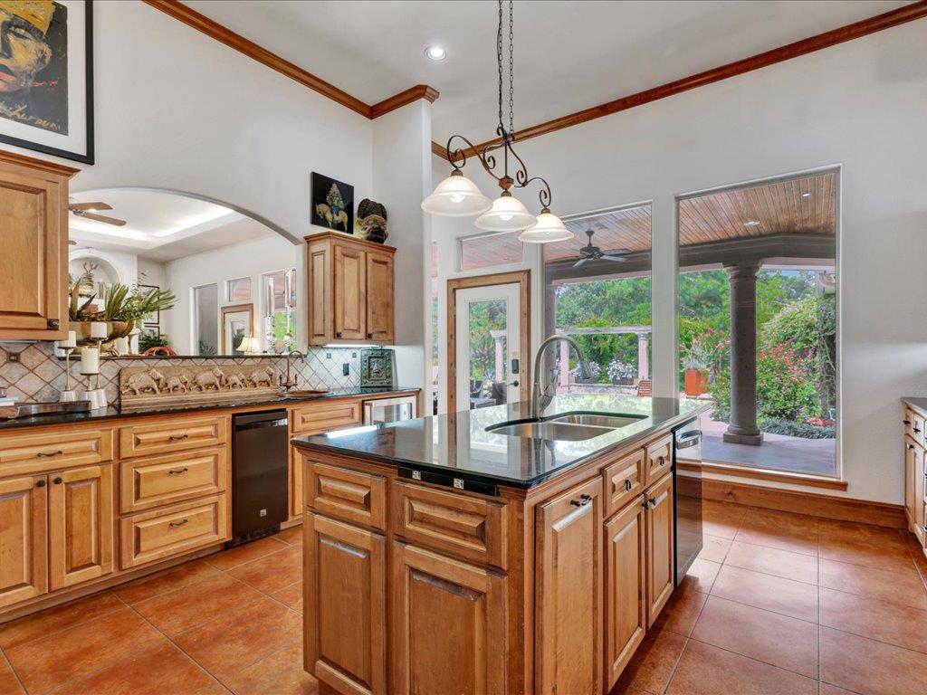 Lufkin, Texas, 75901, United States, 4 Bedrooms Bedrooms, ,5 BathroomsBathrooms,Residential,For Sale,1979665