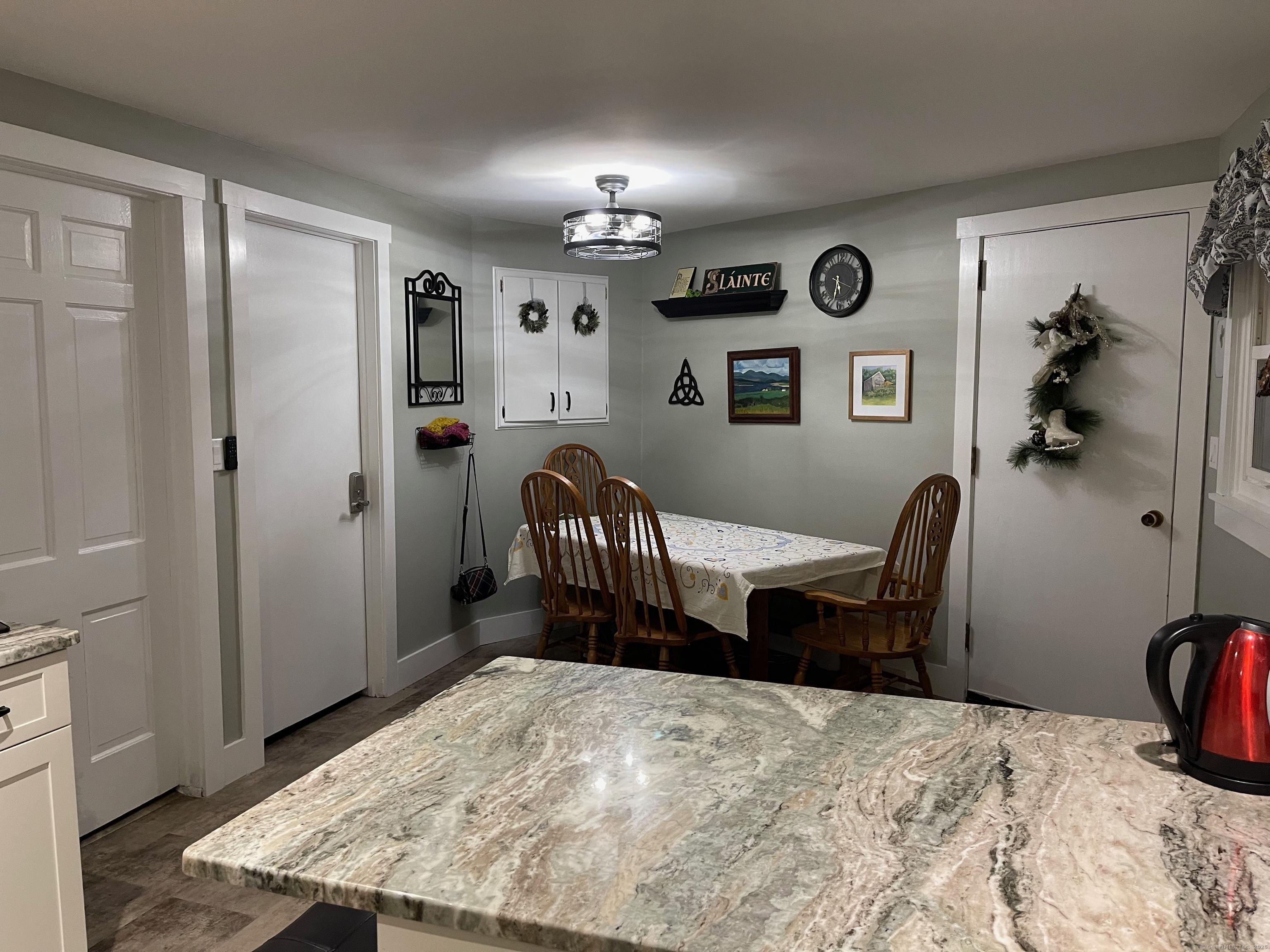 Windsor, Connecticut, 06095, United States, 5 Bedrooms Bedrooms, ,3 BathroomsBathrooms,Residential,For Sale,1980222