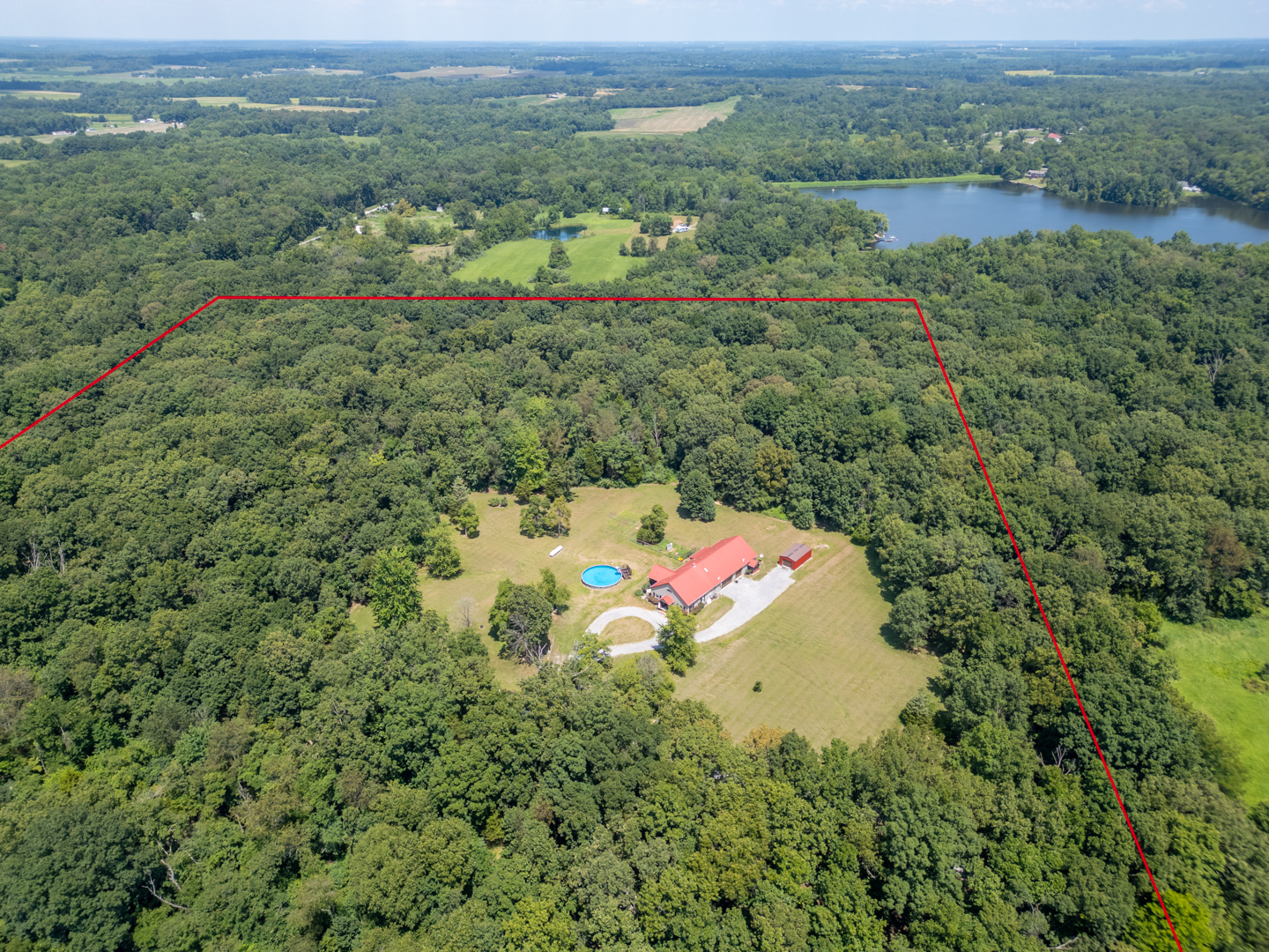 W Frankfort, Illinois, 62896, United States, 5 Bedrooms Bedrooms, ,4 BathroomsBathrooms,Residential,For Sale,1929151