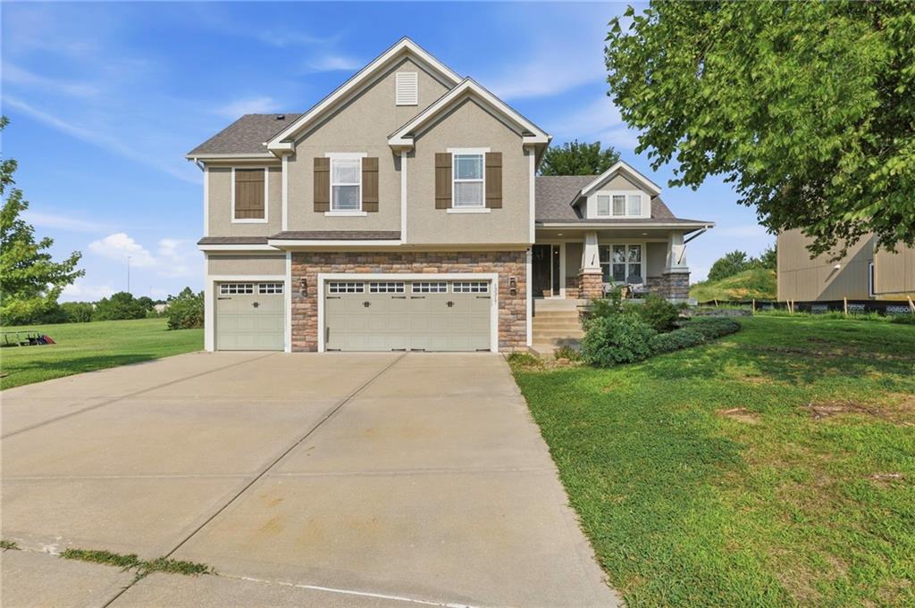 Davis Ave, Bonner Springs, KS 66012