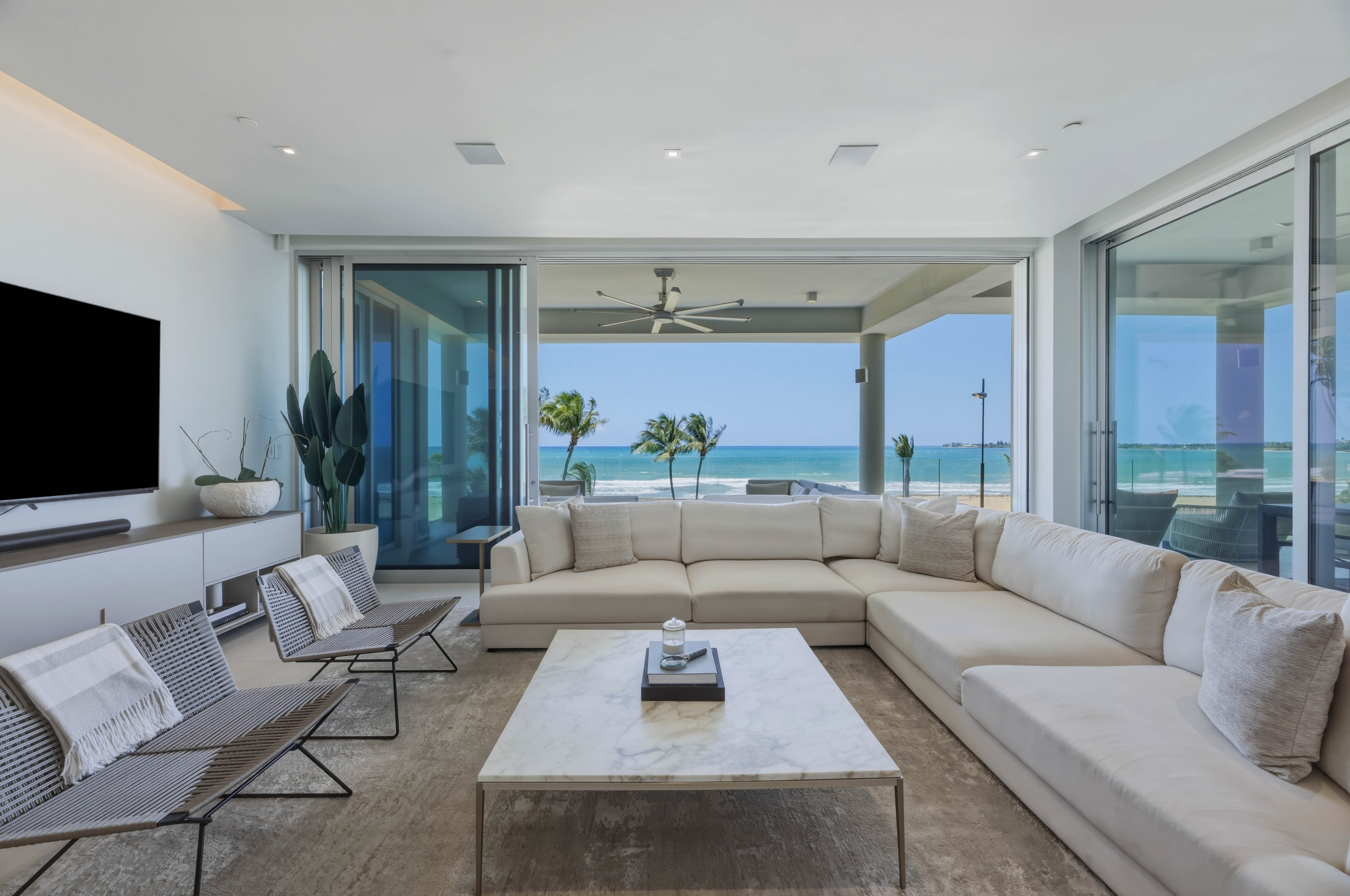  Beachfront Living at Four Seasons Resort and Residences - 物件實景