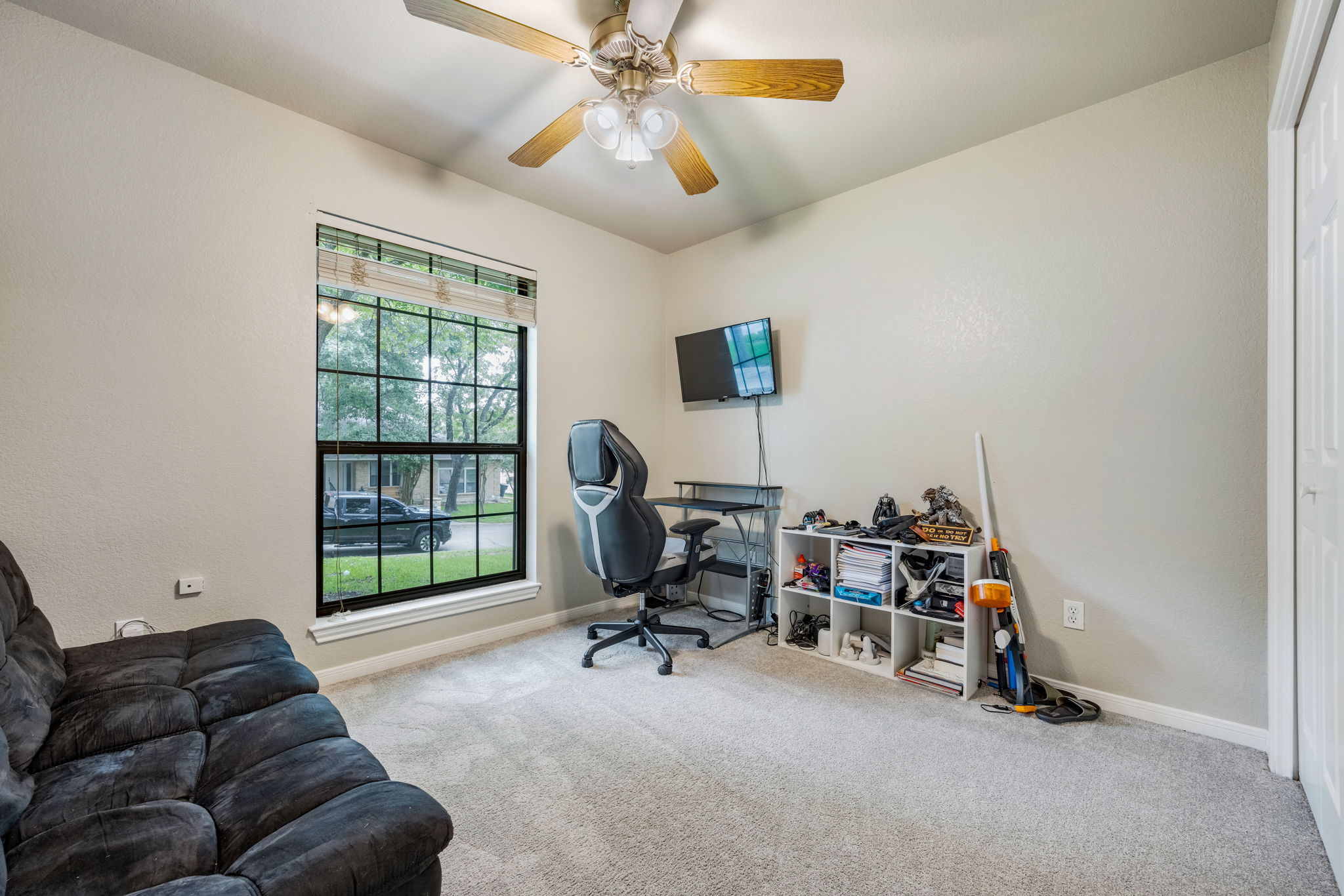  Charming South Temple Home  Mature Trees  Spacious Layout - 物件實景