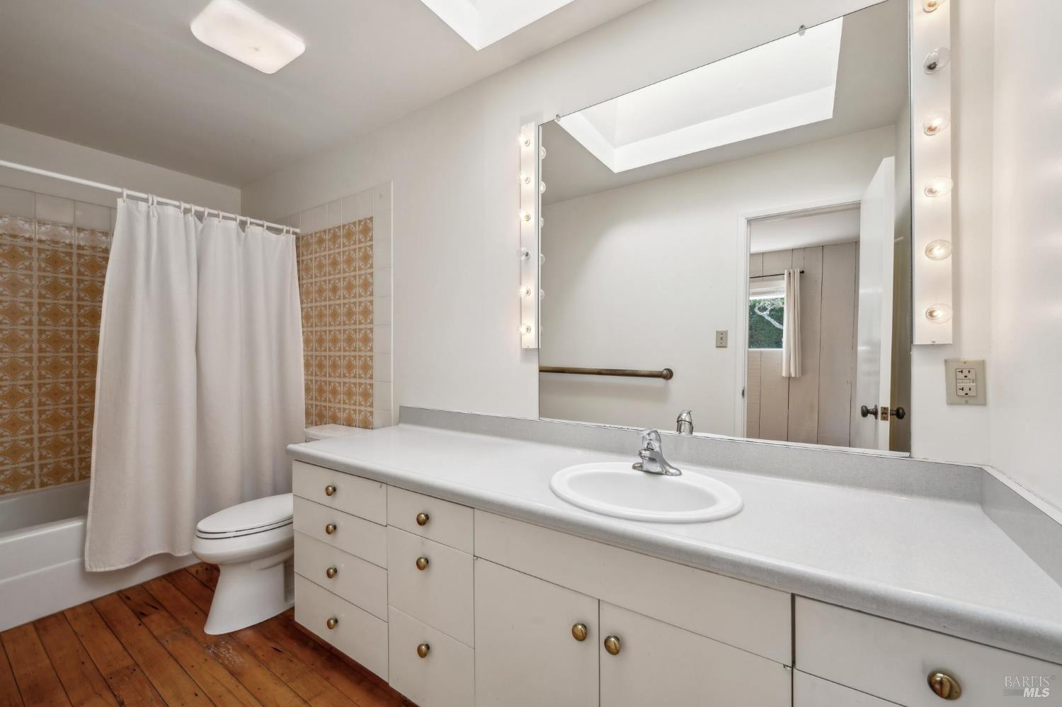 Bolinas, California, 94924, United States, 3 Bedrooms Bedrooms, ,2 BathroomsBathrooms,Residential,For Sale,2003104