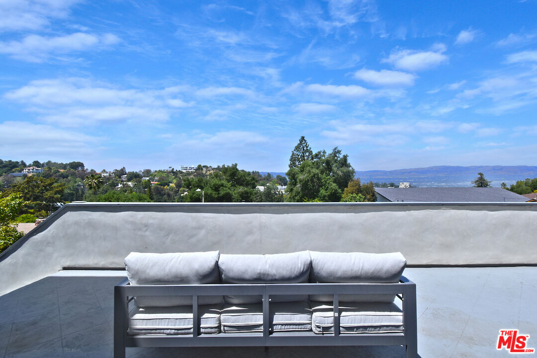 Sherman Oaks, California, 91403, United States, 4 Bedrooms Bedrooms, ,4 BathroomsBathrooms,Residential,For Sale,1794454