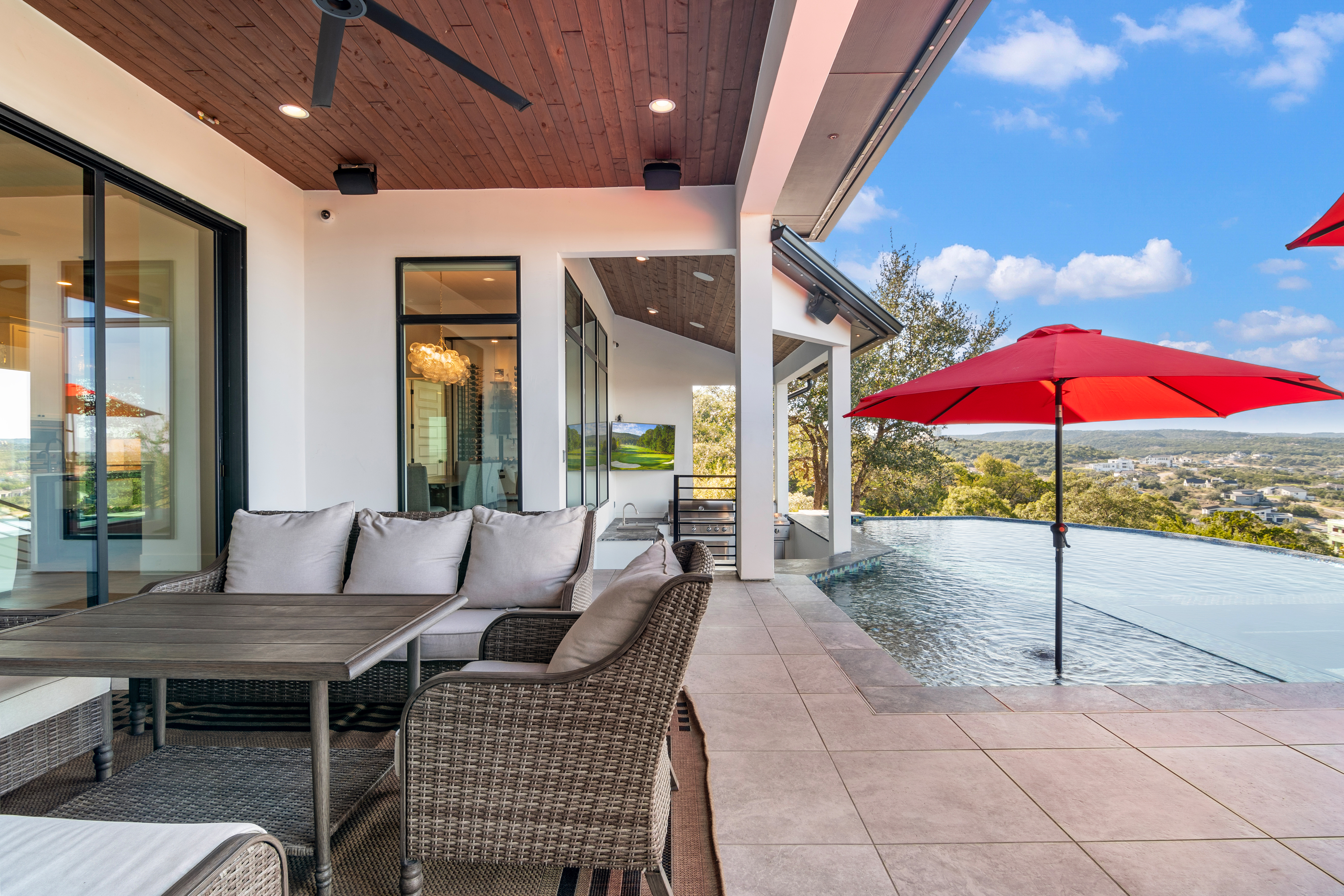  Panoramic Views and Luxury Living - 物件實景
