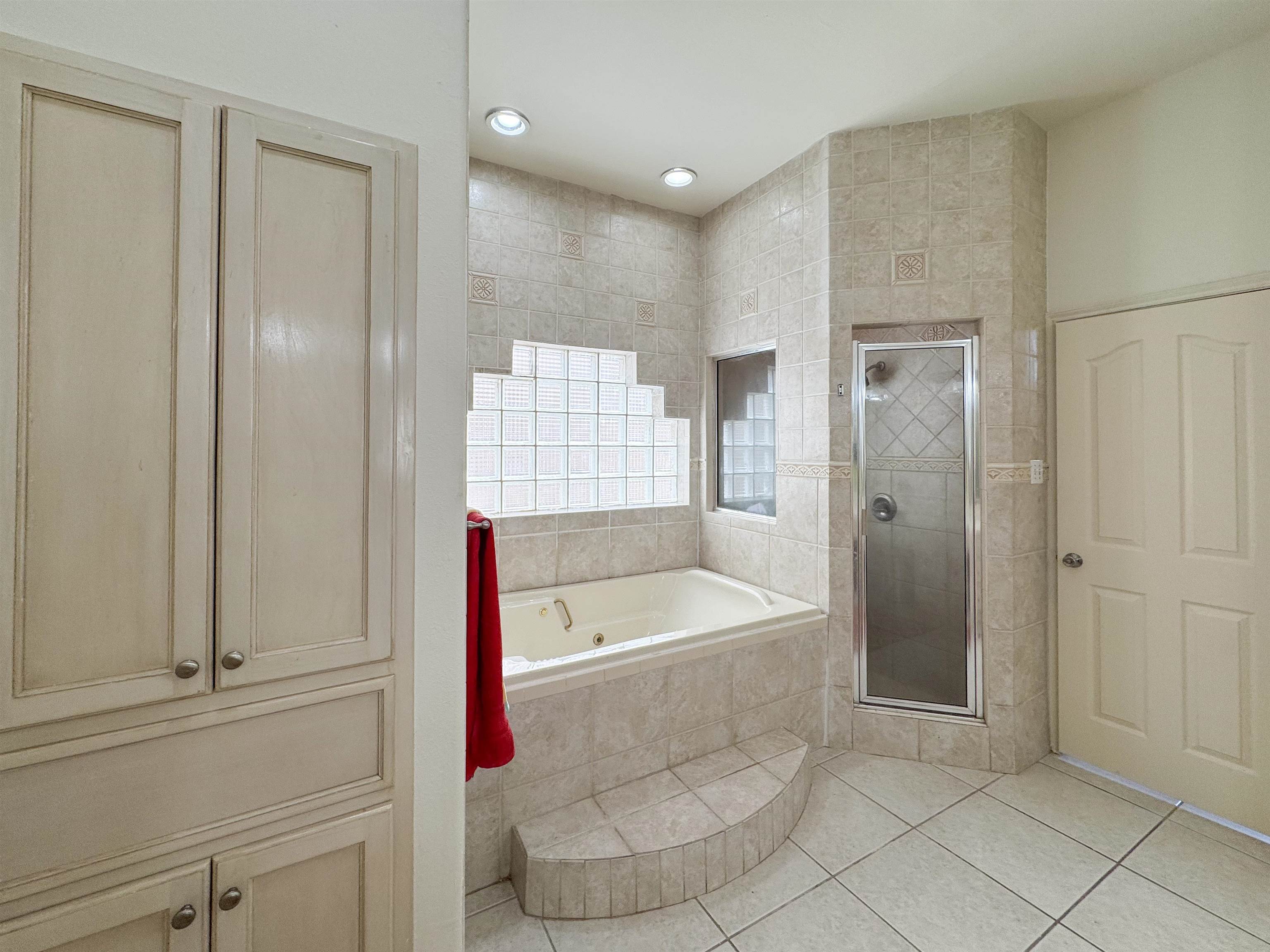 Laredo, Texas, 78041, United States, 4 Bedrooms Bedrooms, ,5 BathroomsBathrooms,Residential,For Sale,1787363