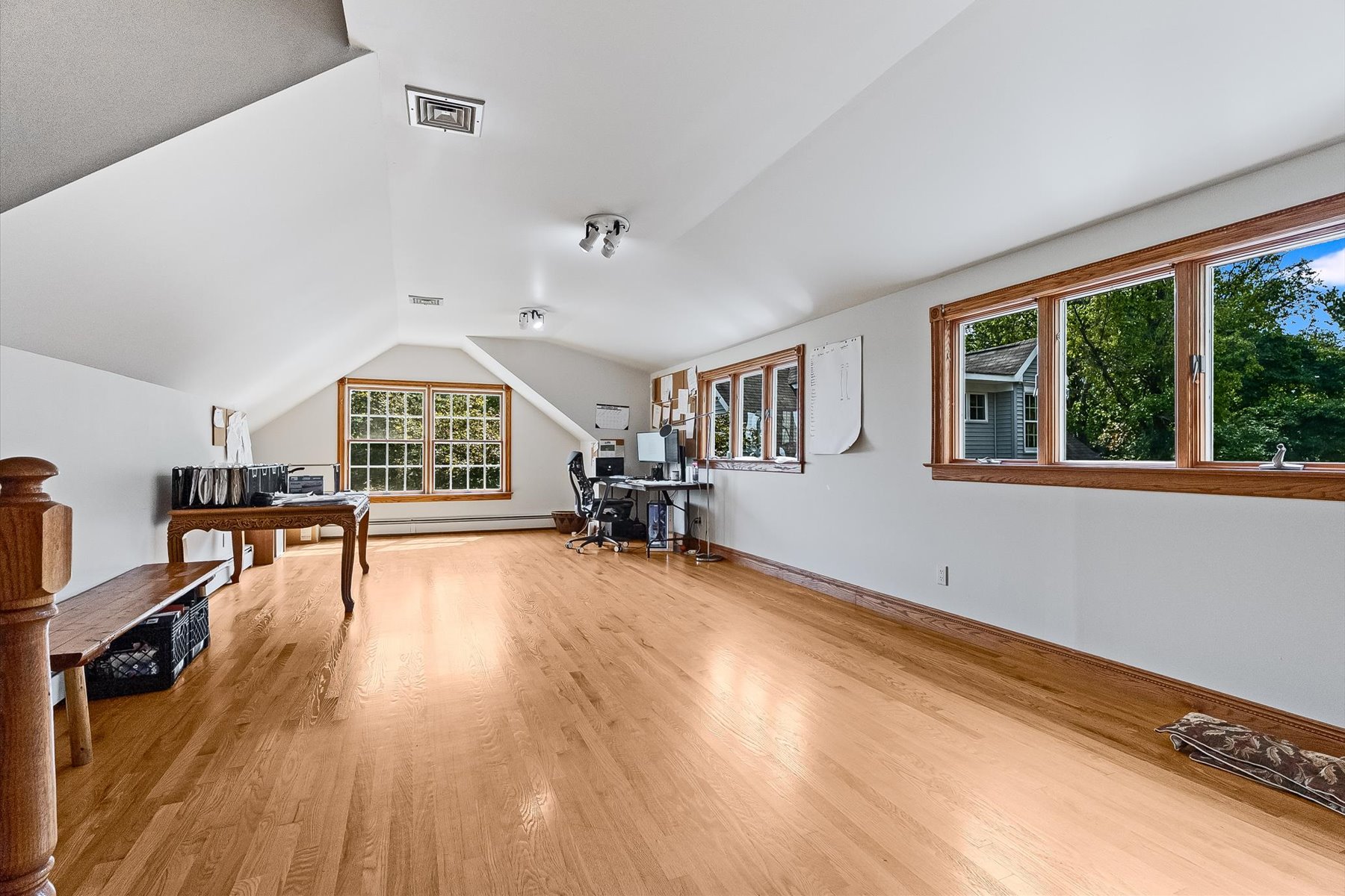  Timeless Architecure and Thoughtful Design with Expansive Valley Views - 物件實景