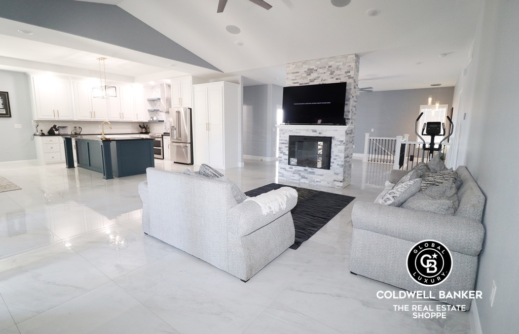 Garden City, Kansas, 67846, United States, 6 Bedrooms Bedrooms, ,3 BathroomsBathrooms,Residential,For Sale,1737851