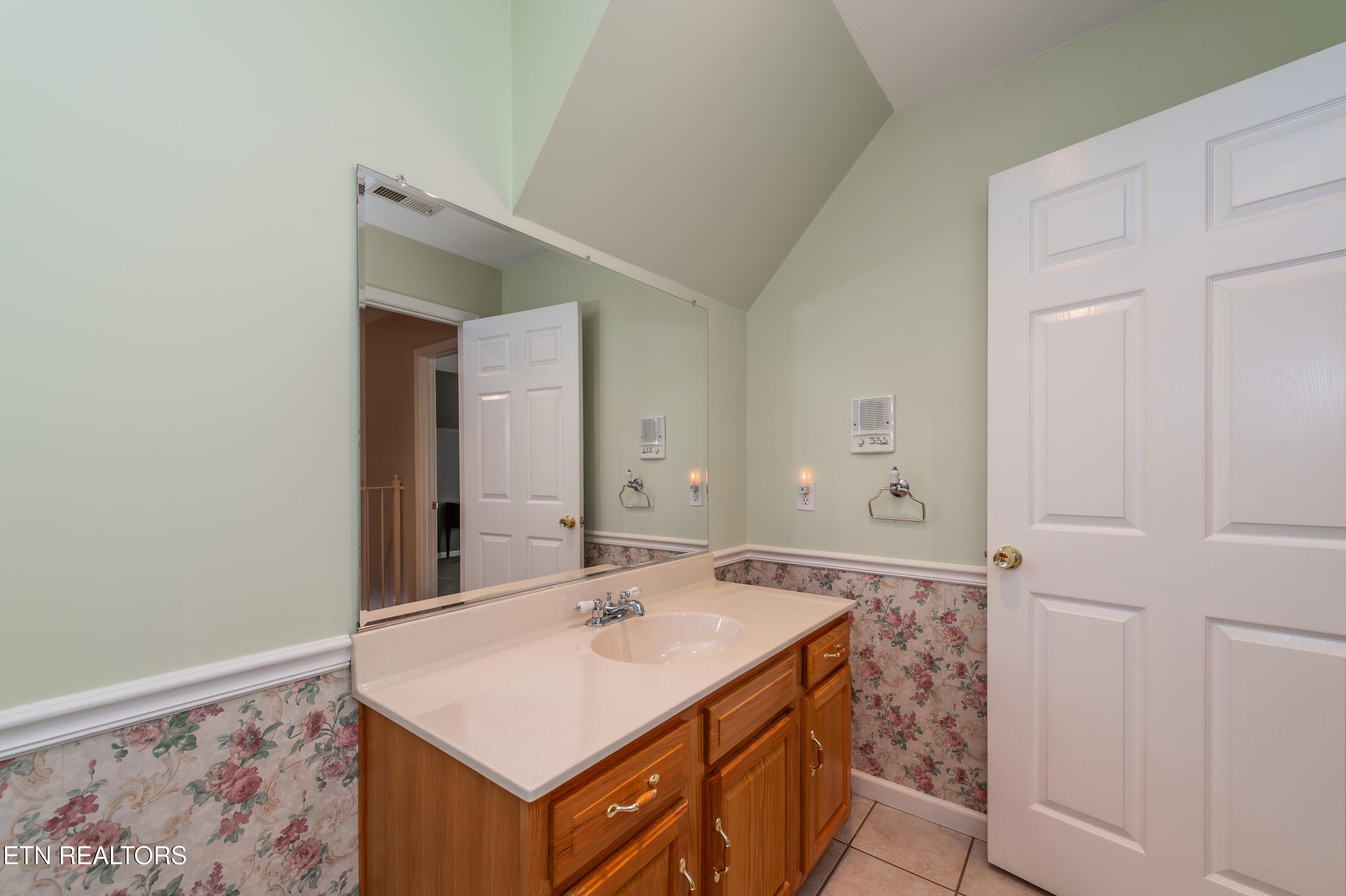 Harriman, Tennessee, 37748, United States, 3 Bedrooms Bedrooms, ,4 BathroomsBathrooms,Residential,For Sale,1995991