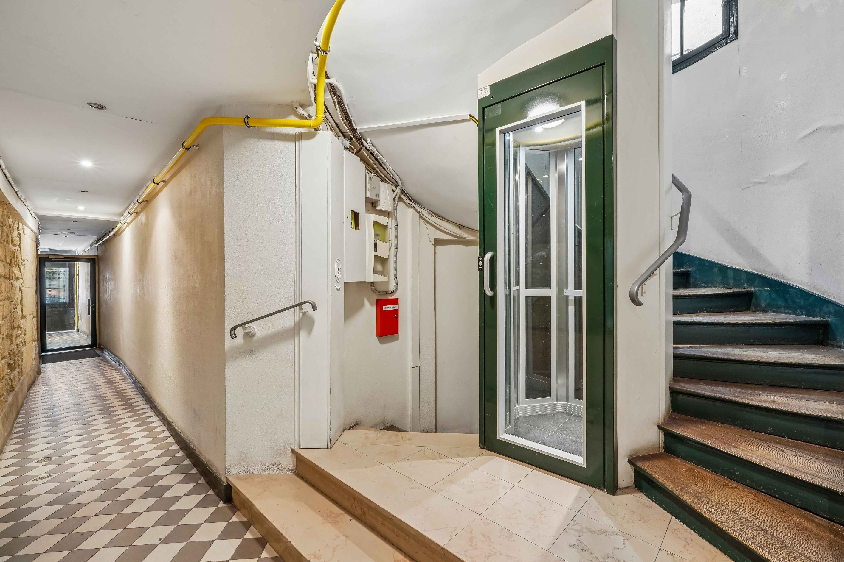  Charming two-room apartment with an elevator and spacious rooms - 物件實景