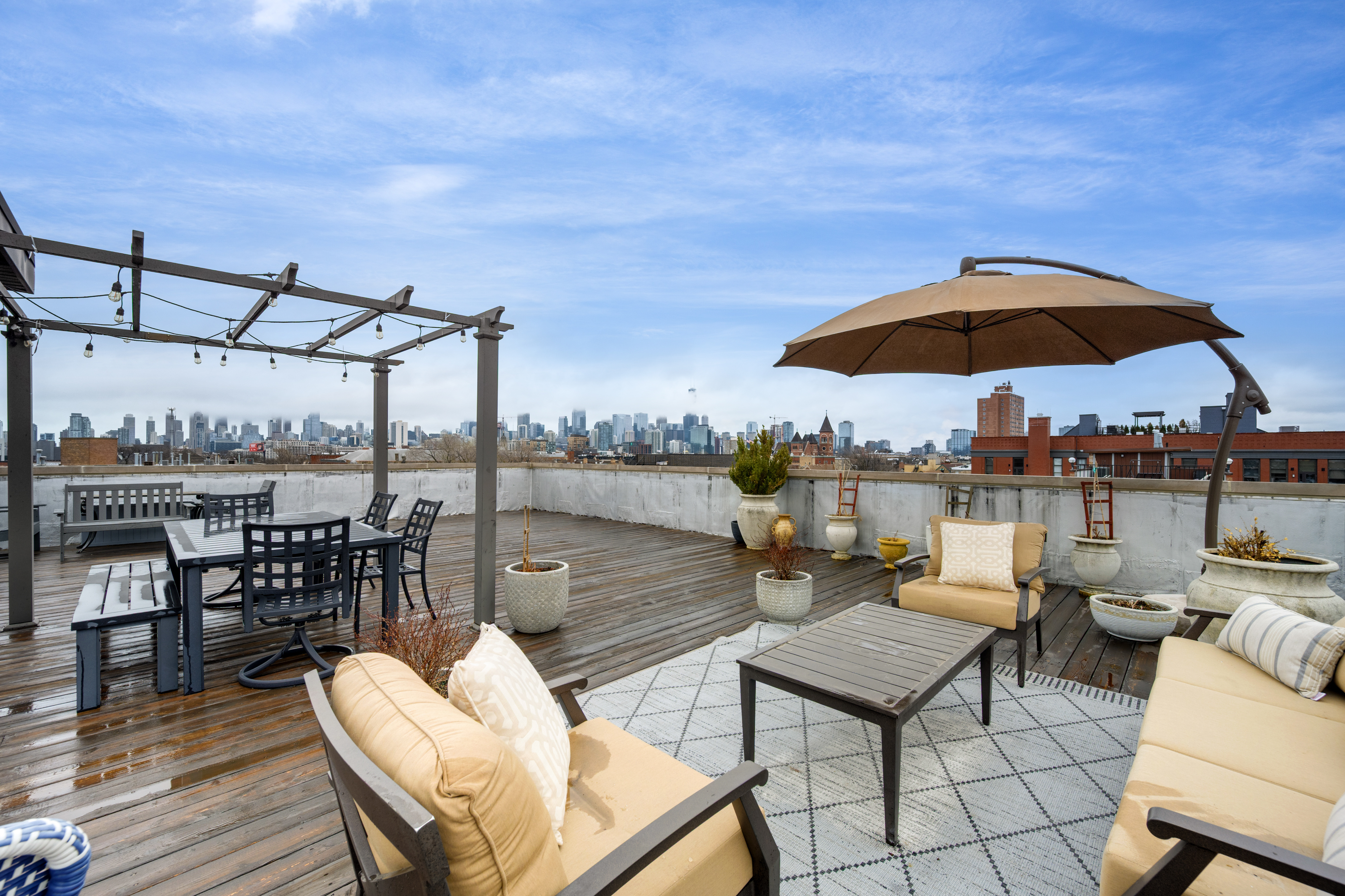  Experience Elevated City Living in this Stunning Penthouse Residence - 物件實景