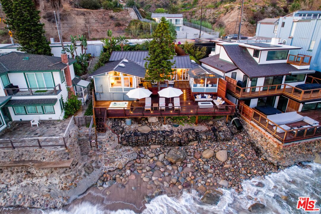 Malibu, California, 90265, United States, 3 Bedrooms Bedrooms, ,2 BathroomsBathrooms,Residential,For Sale,1992051