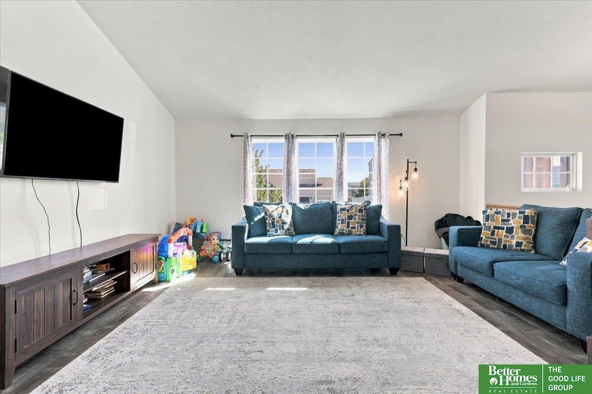 Tregaron Dr, Bellevue, NE 68123
