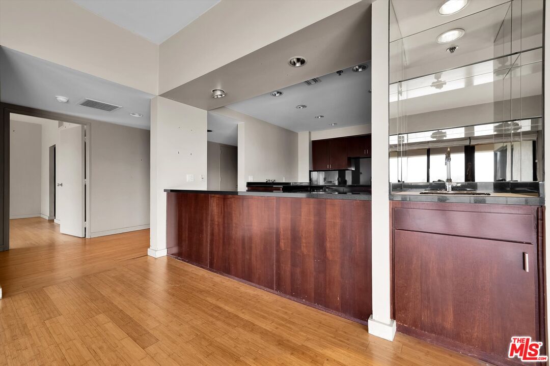 Los Angeles, California, 90024, United States, 2 Bedrooms Bedrooms, ,1 BathroomBathrooms,Residential,For Sale,1998471