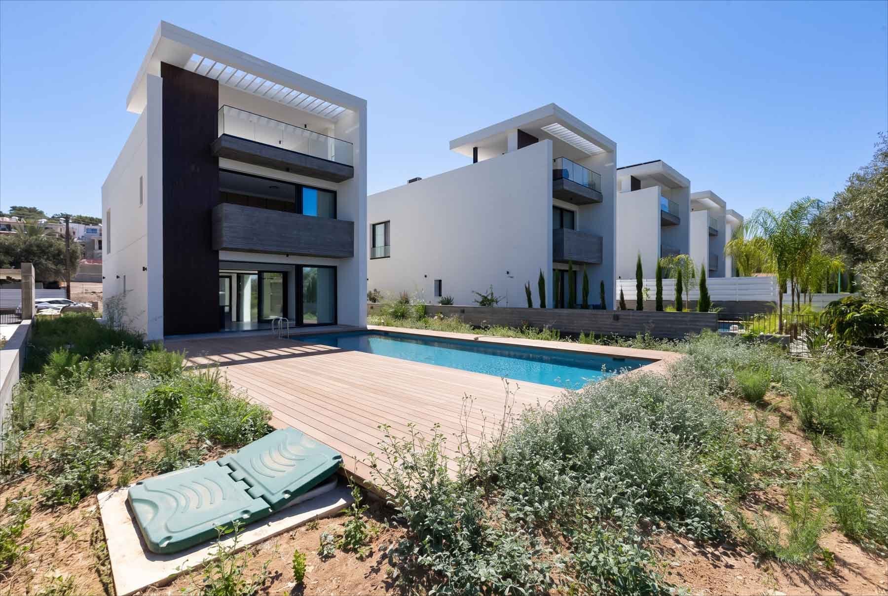 Three-Bedroom Villa with Rooftop Sea Views in a Gated Complex in Chlorakas - 物件實景