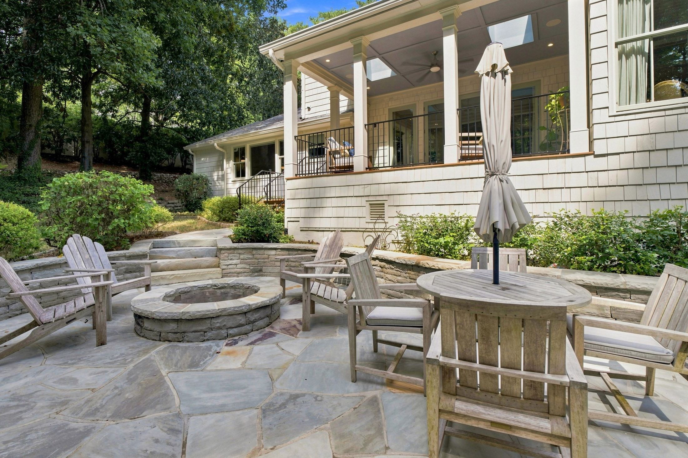  Thoughtfully Designed and Renovated Home in Londonberry Estates - 物件實景