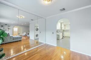 Van Nuys, California, 91405, United States, 3 Bedrooms Bedrooms, ,2 BathroomsBathrooms,Residential,For Sale,1939328