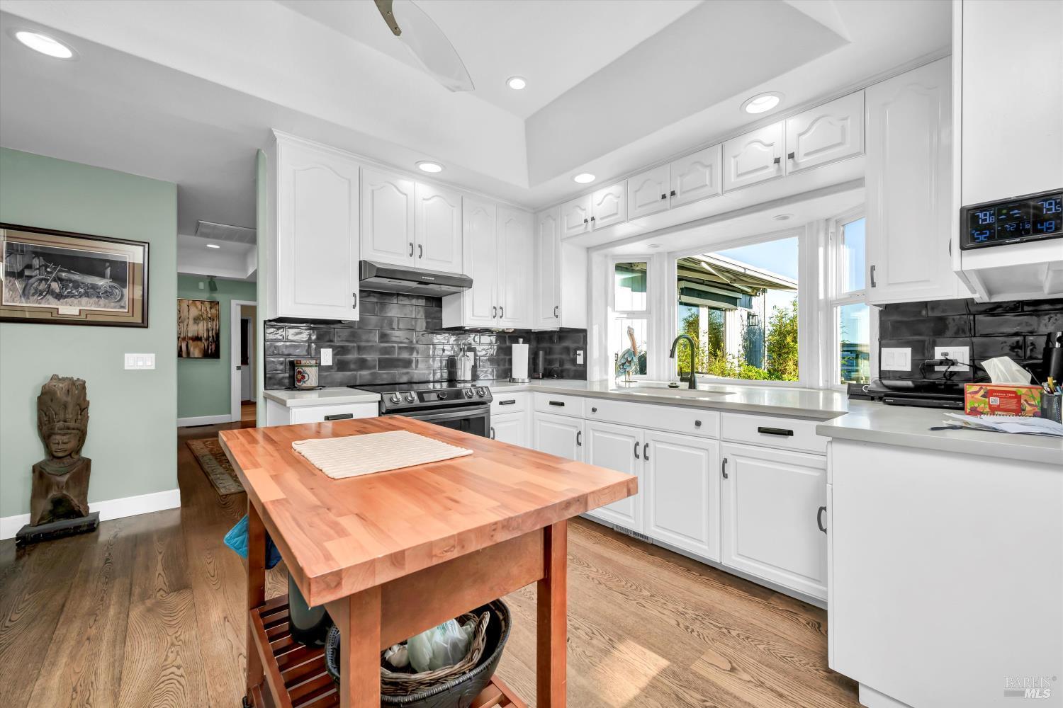 Nice, California, 95464, United States, 3 Bedrooms Bedrooms, ,4 BathroomsBathrooms,Residential,For Sale,1974122