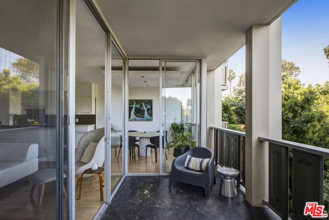 Los Angeles, California, 90027, United States, 1 Bedroom Bedrooms, ,1 BathroomBathrooms,Residential,For Sale,1907316