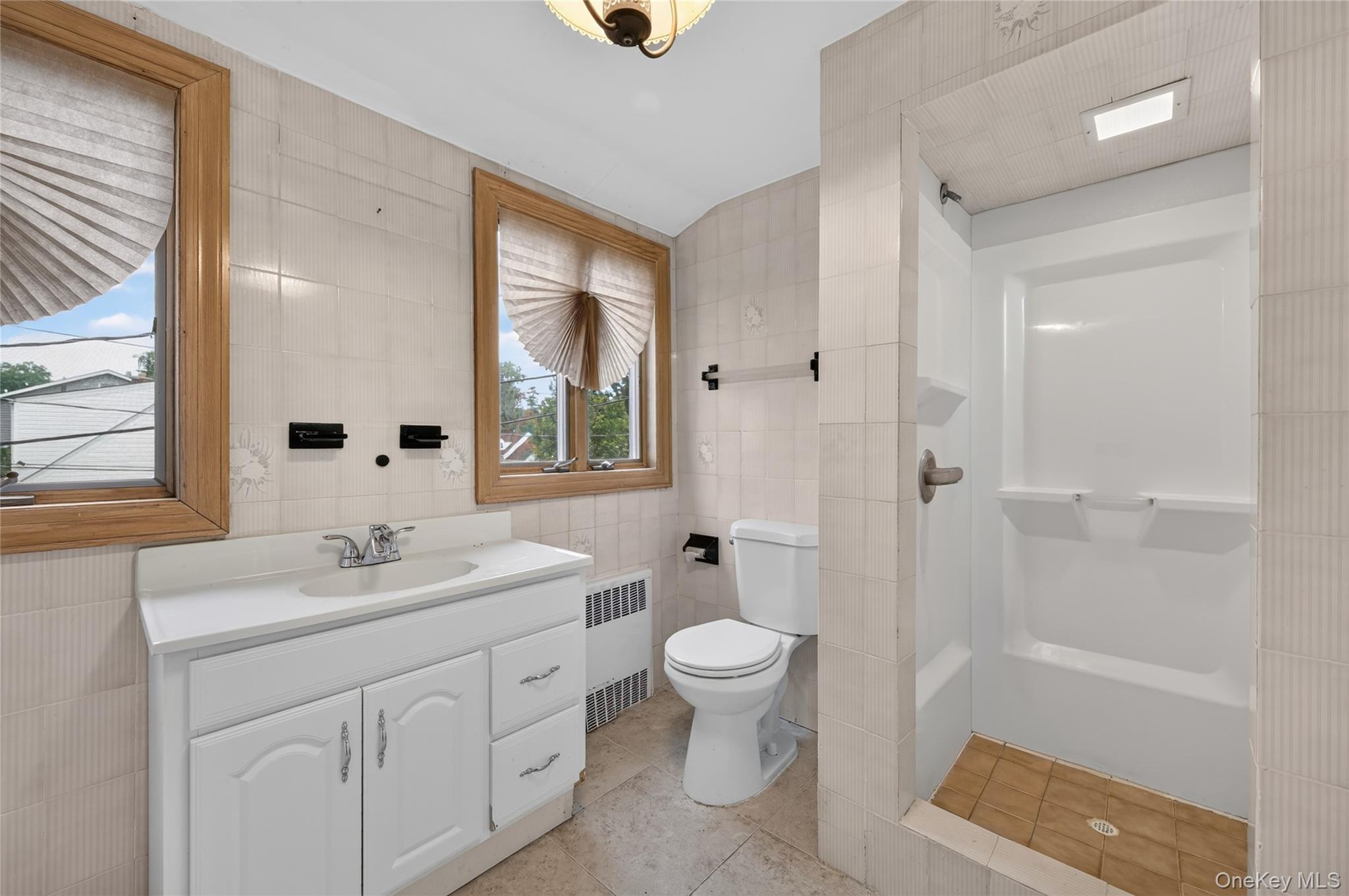  146 Longwood Avenue, Westbury, NY, 11590 - 物件實景