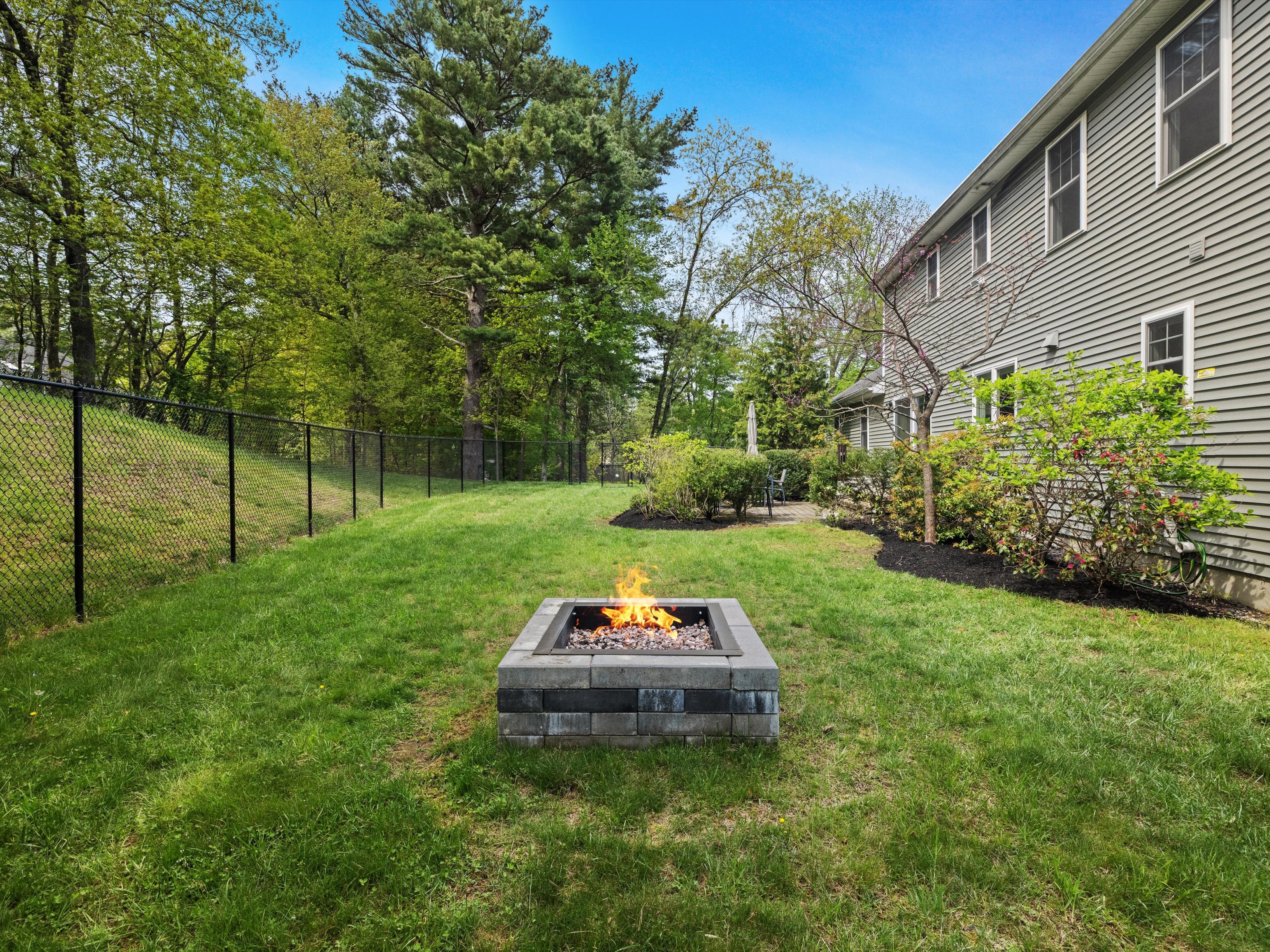  14 Spring Street, Hopkinton, MA 01748 - 物件實景