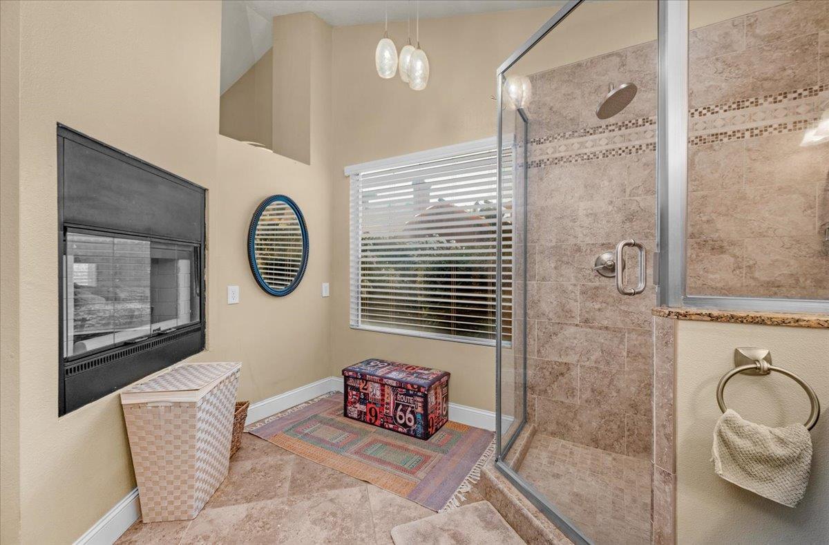 Fresno, California, 93720, United States, 5 Bedrooms Bedrooms, ,3 BathroomsBathrooms,Residential,For Sale,1981916