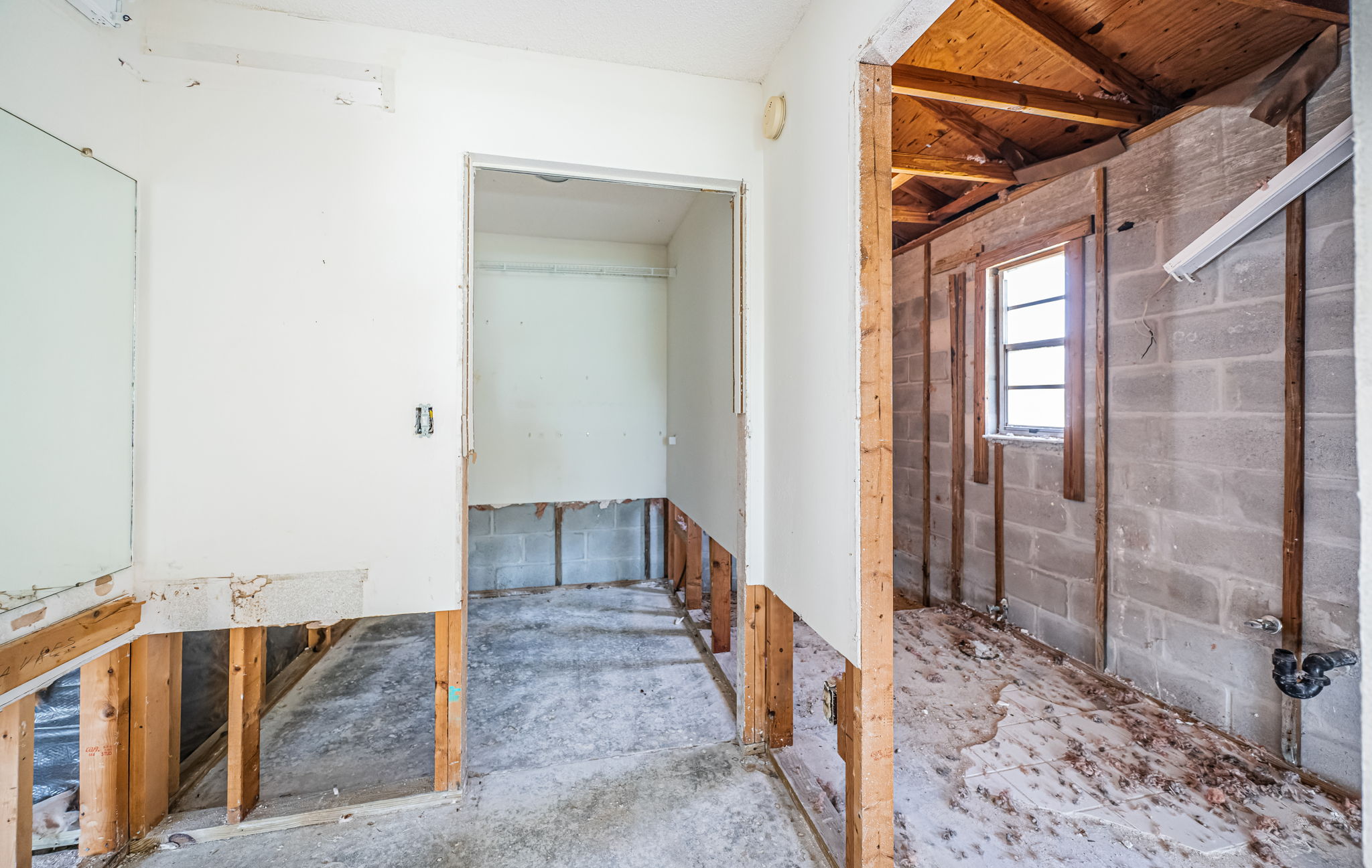 Treasure Island, Florida, 33706, United States, 3 Bedrooms Bedrooms, ,2 BathroomsBathrooms,Residential,For Sale,1976468