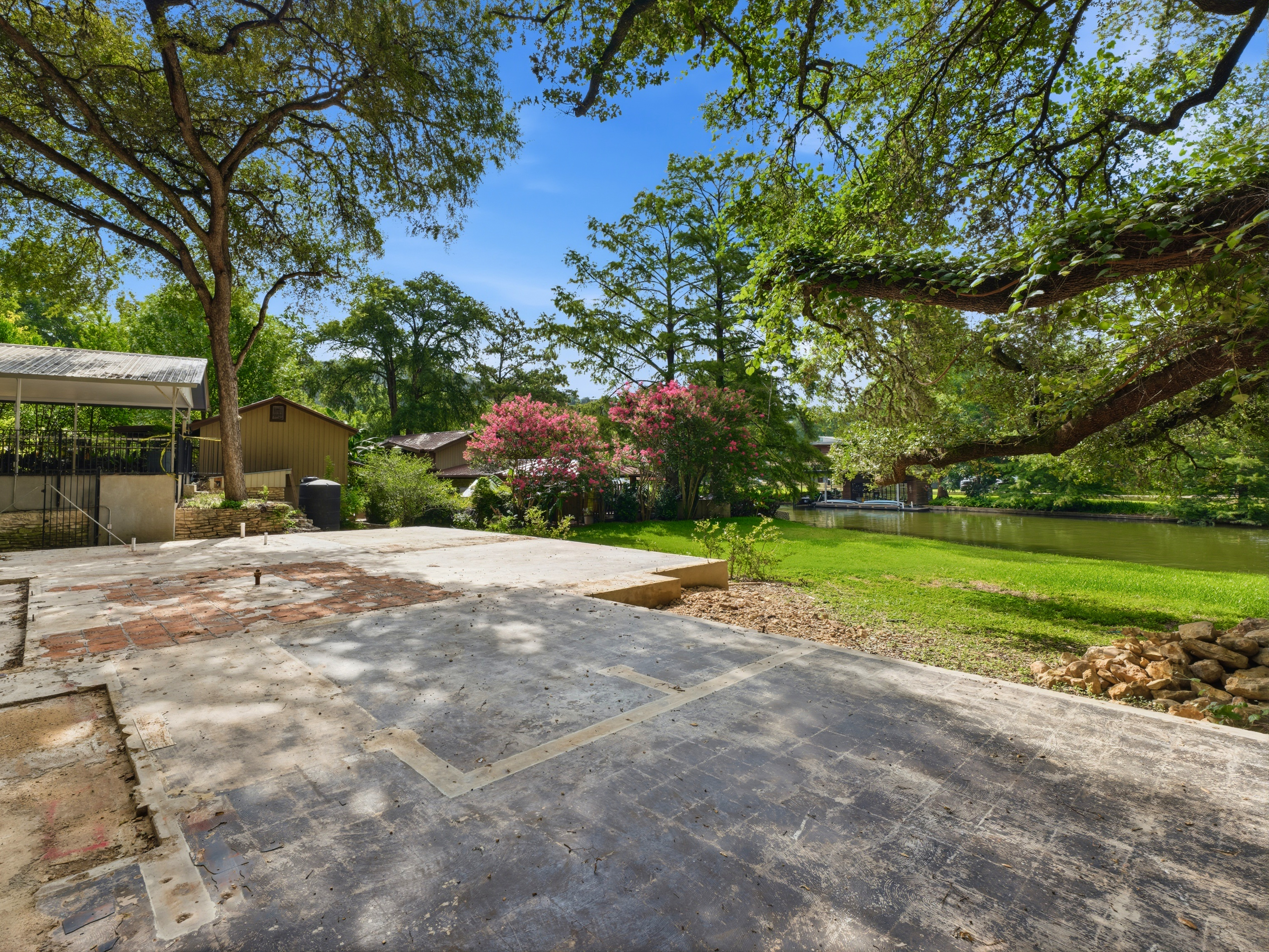  Rare Waterfront Lot on Iconic Westlake Drive - 物件實景