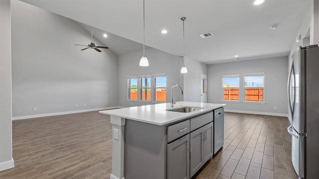Mansfield, Texas, 76063, United States, 5 Bedrooms Bedrooms, ,3 BathroomsBathrooms,Residential,For Sale,1937196