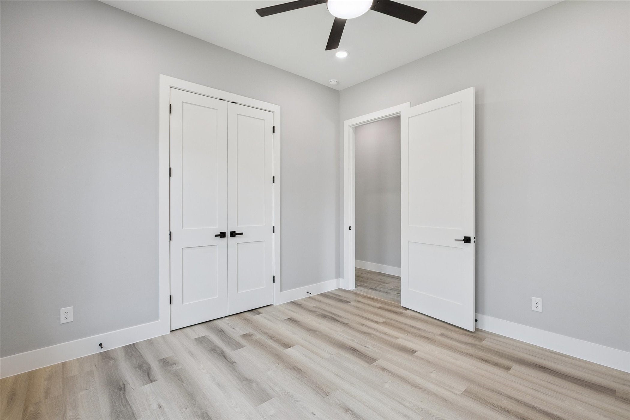 Arlington, Texas, 76012, United States, 4 Bedrooms Bedrooms, ,3 BathroomsBathrooms,Residential,For Sale,1974791