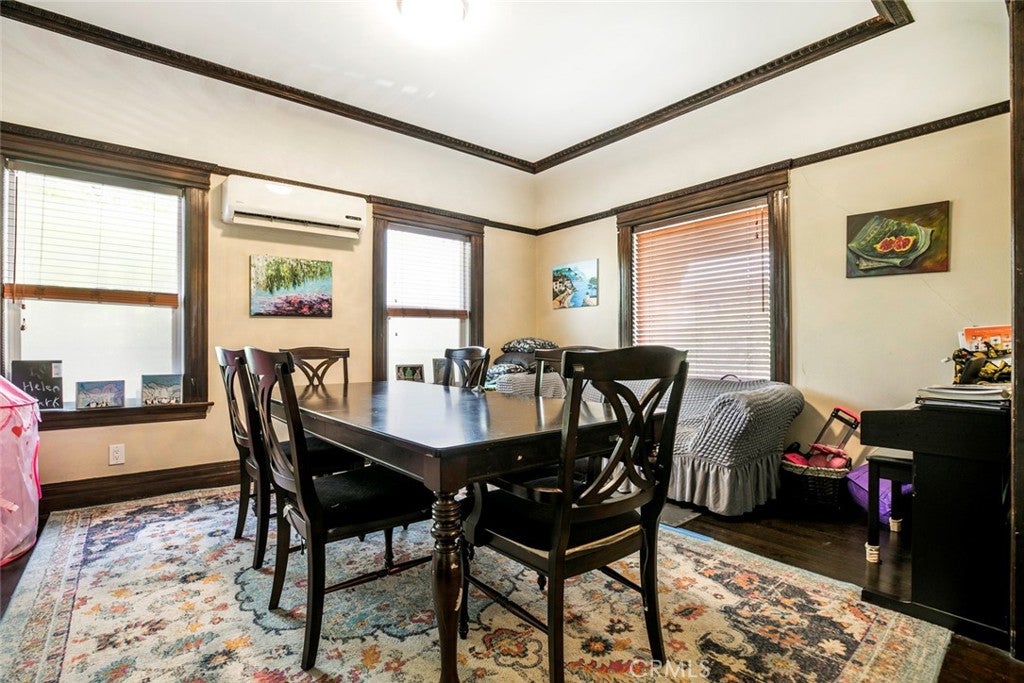 Los Angeles, California, 90006, United States, 5 Bedrooms Bedrooms, ,2 BathroomsBathrooms,Residential,For Sale,1940341