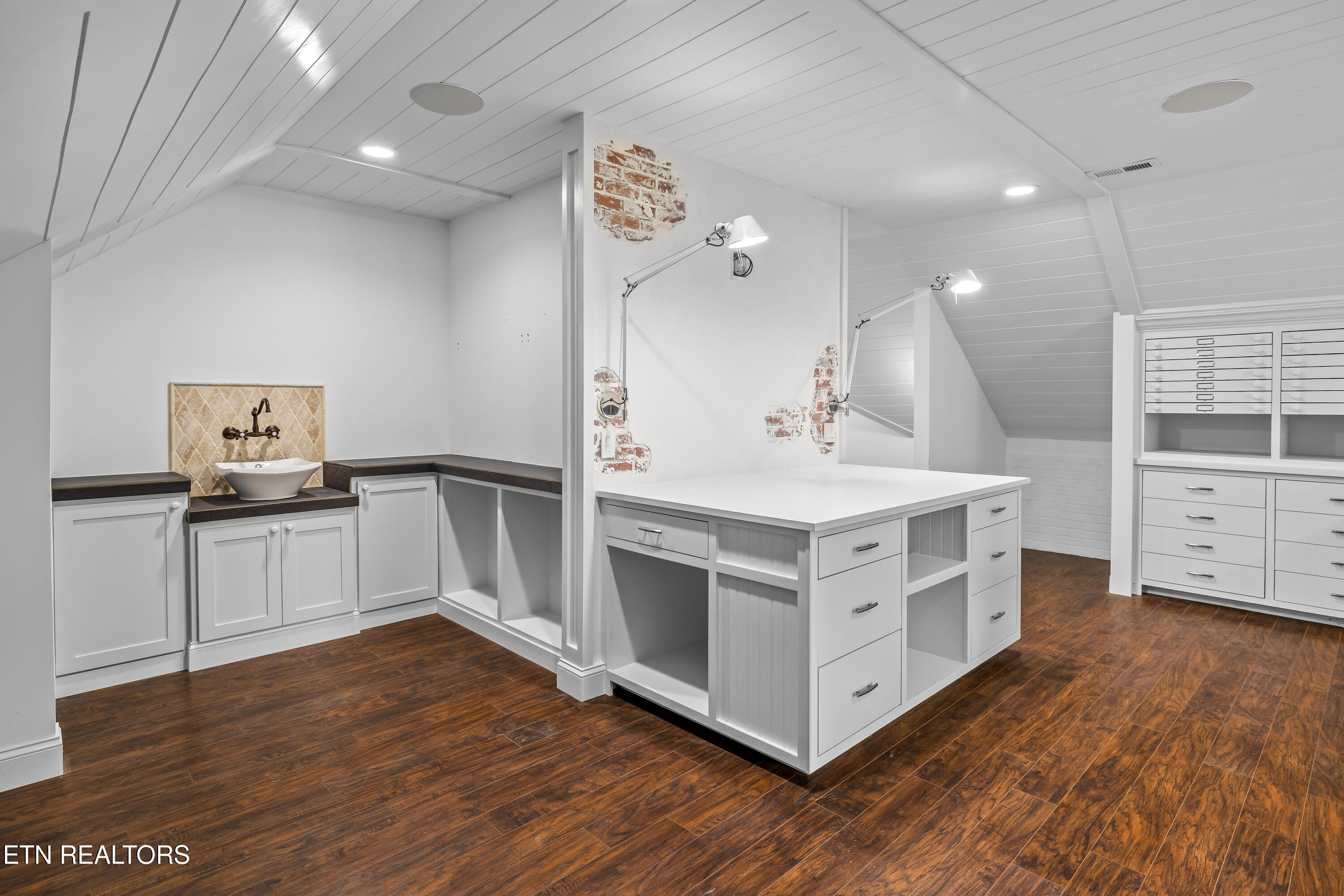 Maryville, Tennessee, 37803, United States, 4 Bedrooms Bedrooms, ,5 BathroomsBathrooms,Residential,For Sale,1984597