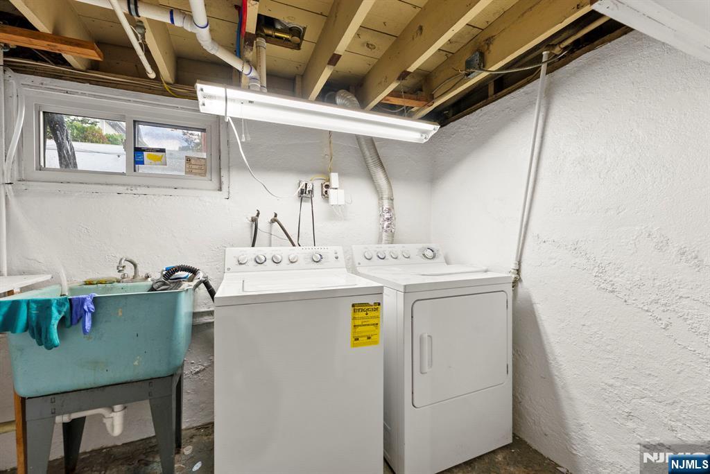 Rutherford, New Jersey, 07070, United States, 4 Bedrooms Bedrooms, ,2 BathroomsBathrooms,Residential,For Sale,1977707