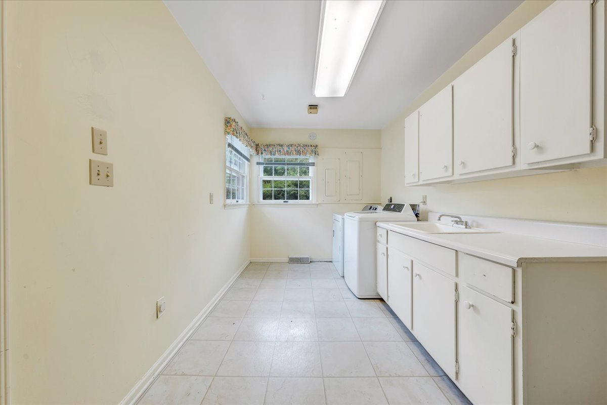 Roanoke, Virginia, 24015, United States, 5 Bedrooms Bedrooms, ,3 BathroomsBathrooms,Residential,For Sale,2043623